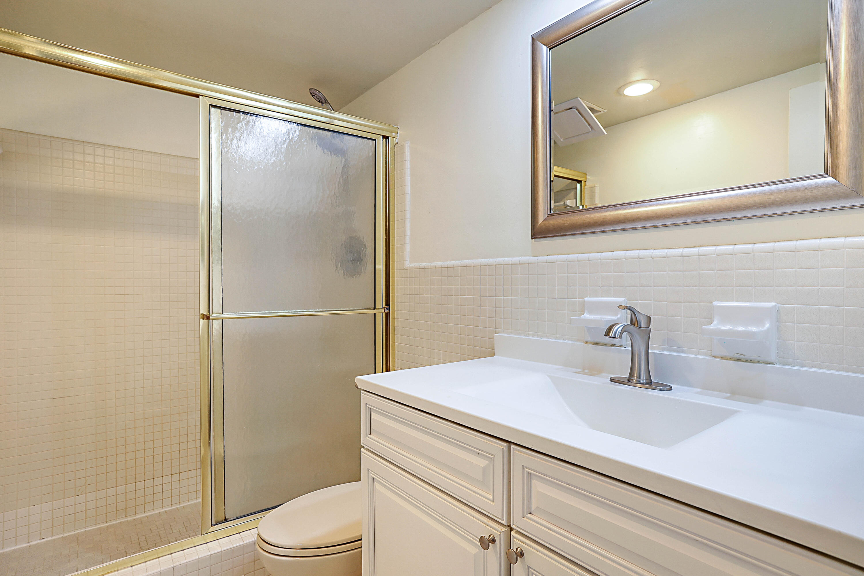 230 N Federal Highway 305 Property Photo 28
