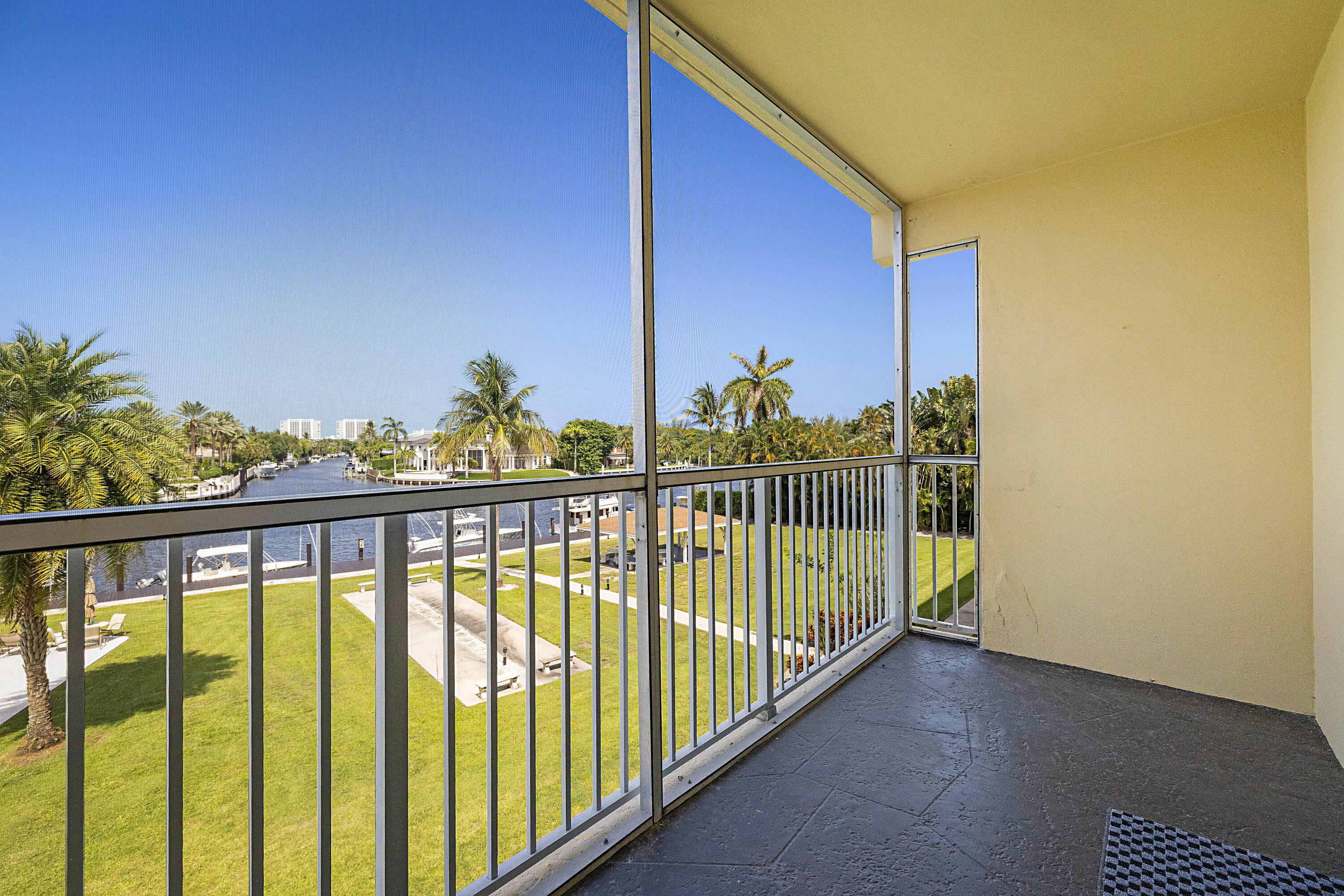 230 N Federal Highway 305 Property Photo 35