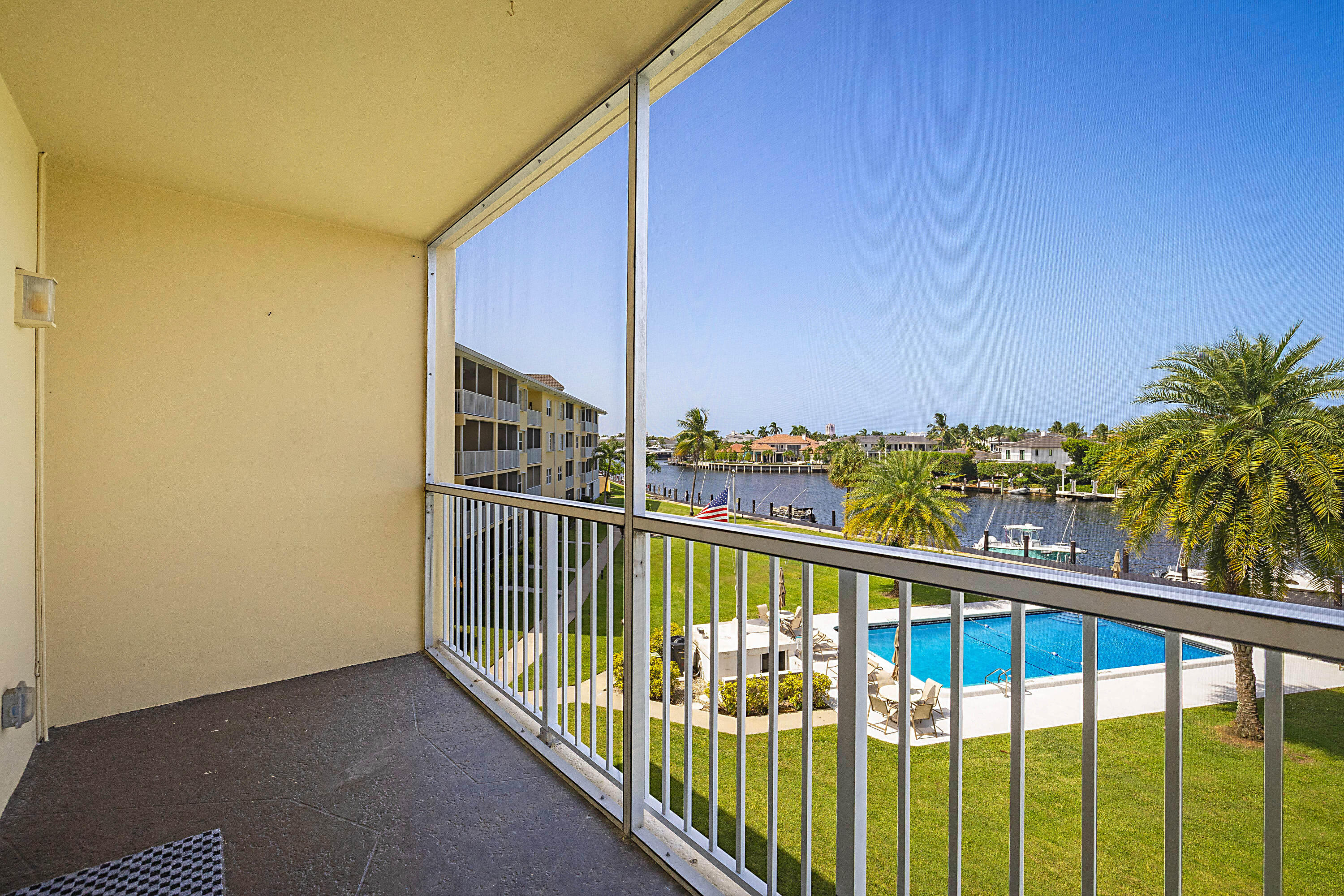 230 N Federal Highway 305 Property Photo 36