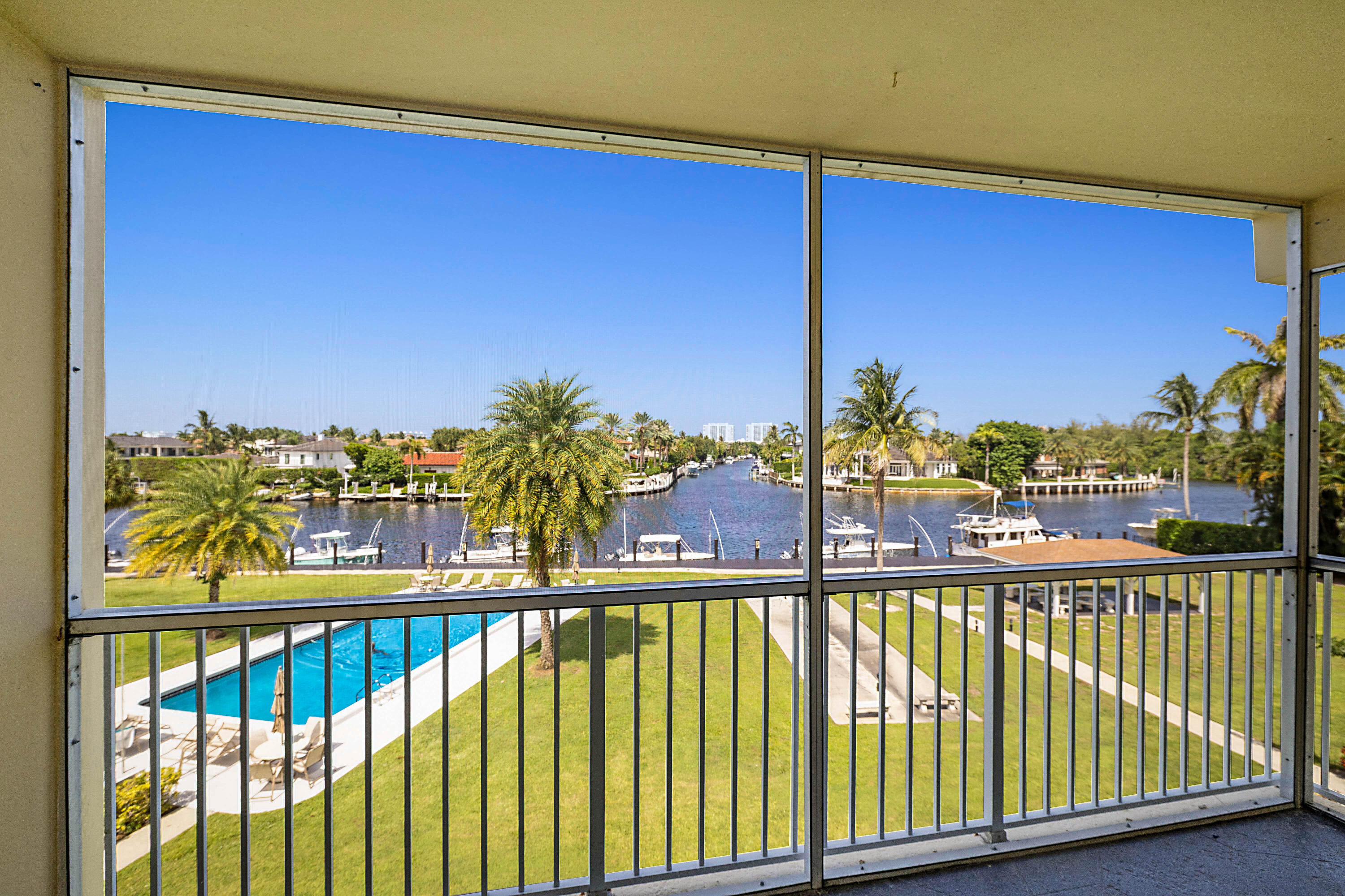 230 N Federal Highway 305 Property Photo 38