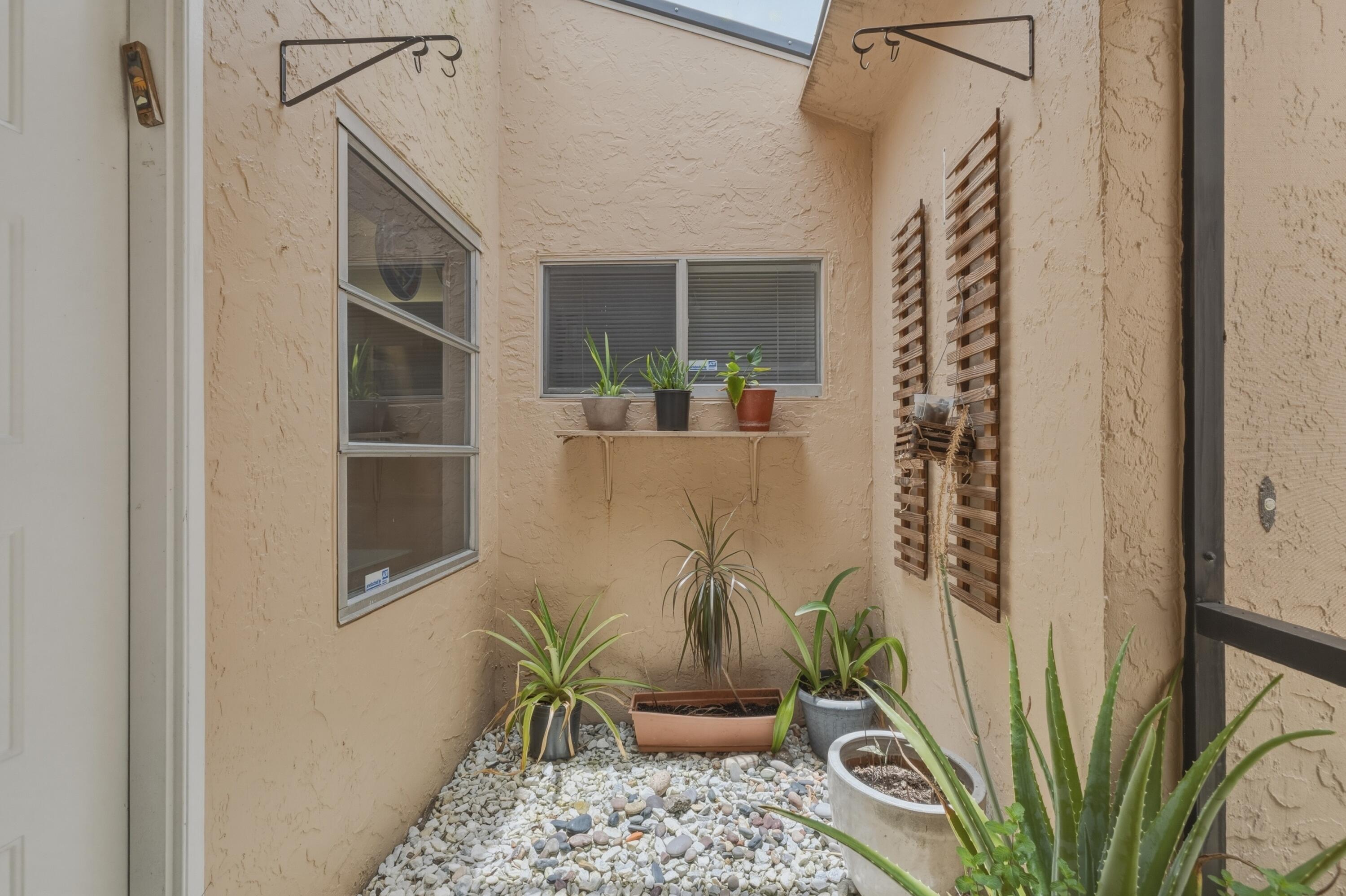 8128 Summerbreeze Lane Property Photo 3
