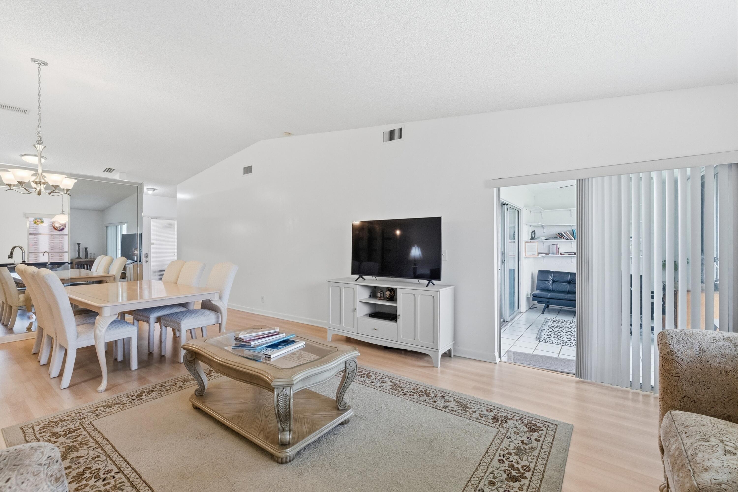 8128 Summerbreeze Lane Property Photo 8