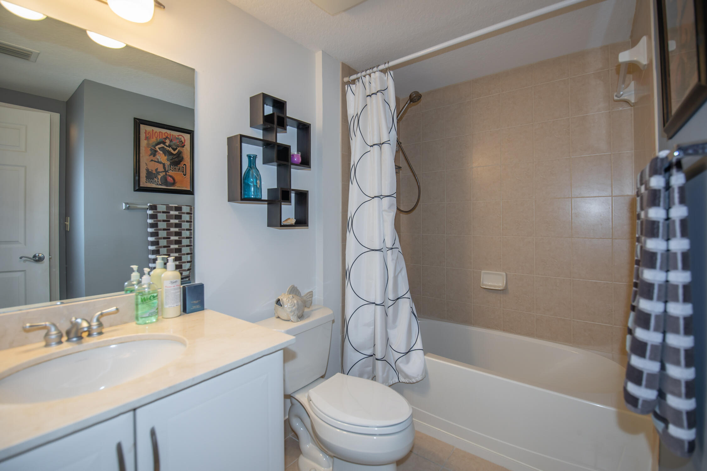 511 Lucerne Avenue 401 Property Photo 14