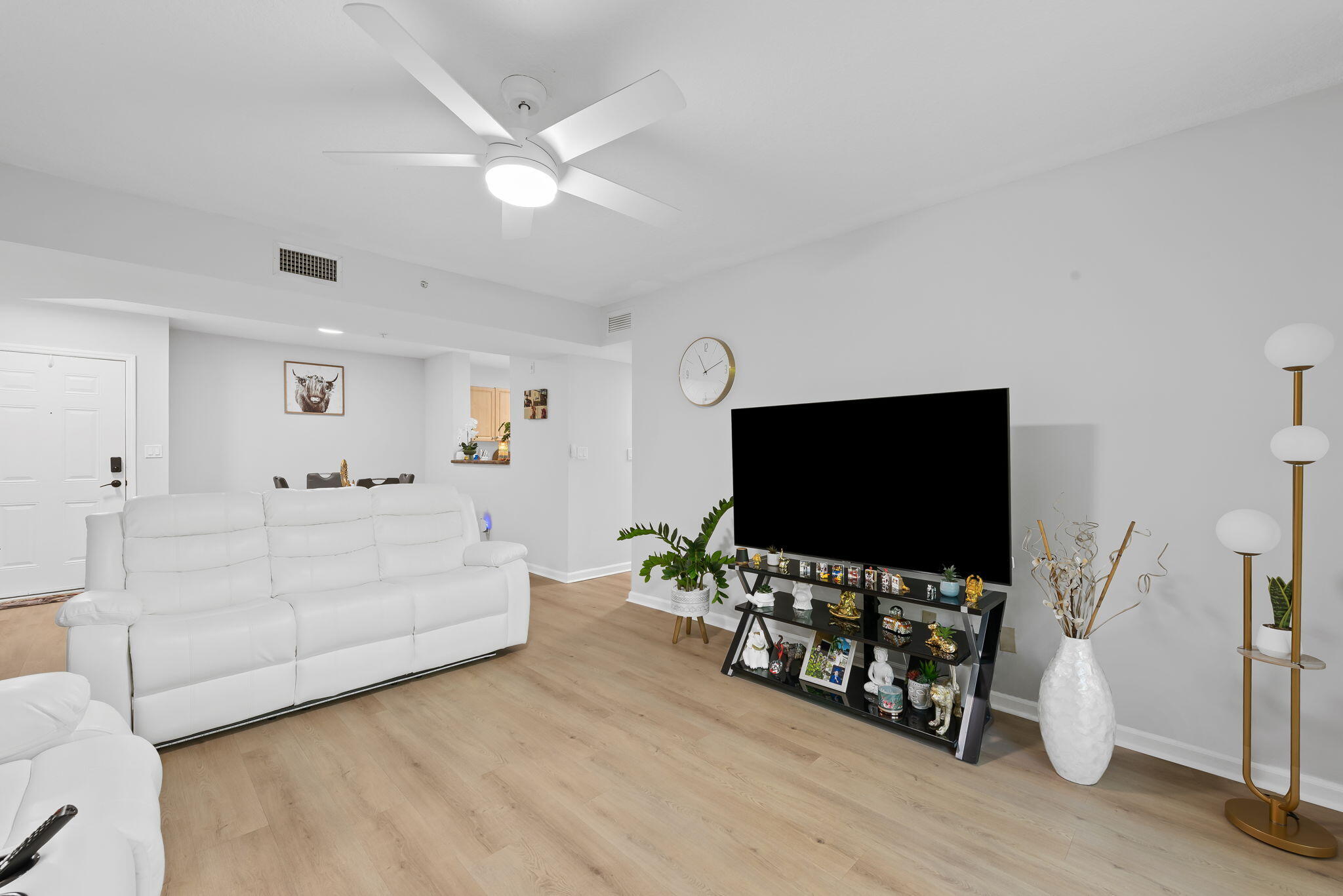 529 E Sheridan Street 1081 Property Photo 6