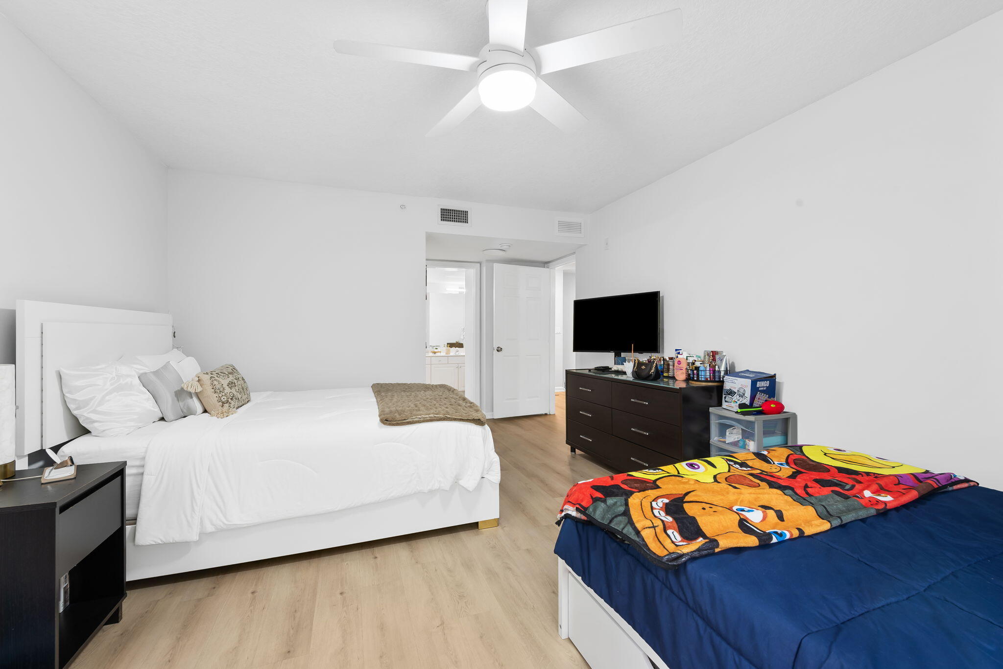 529 E Sheridan Street 1081 Property Photo 12
