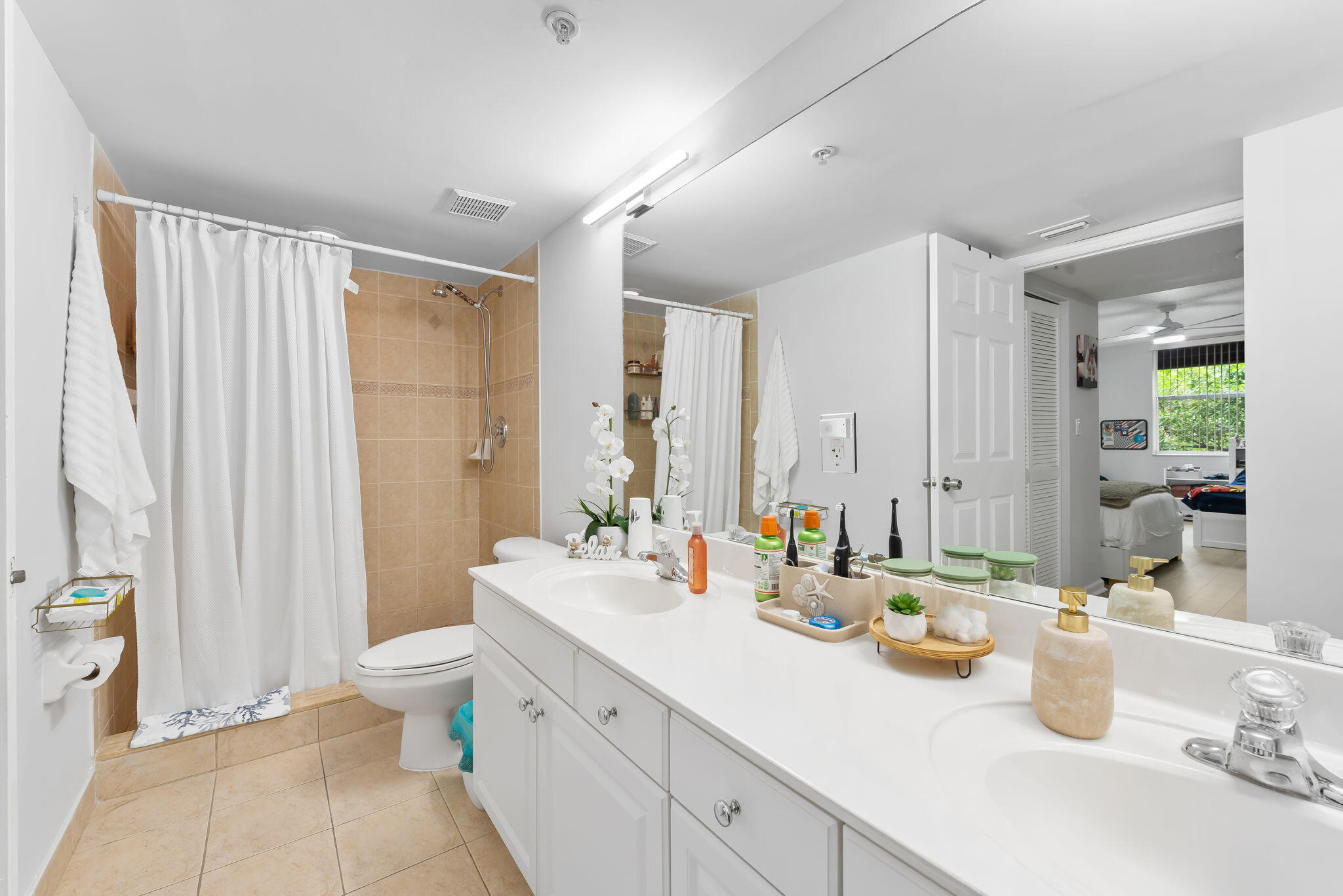 529 E Sheridan Street 1081 Property Photo 14