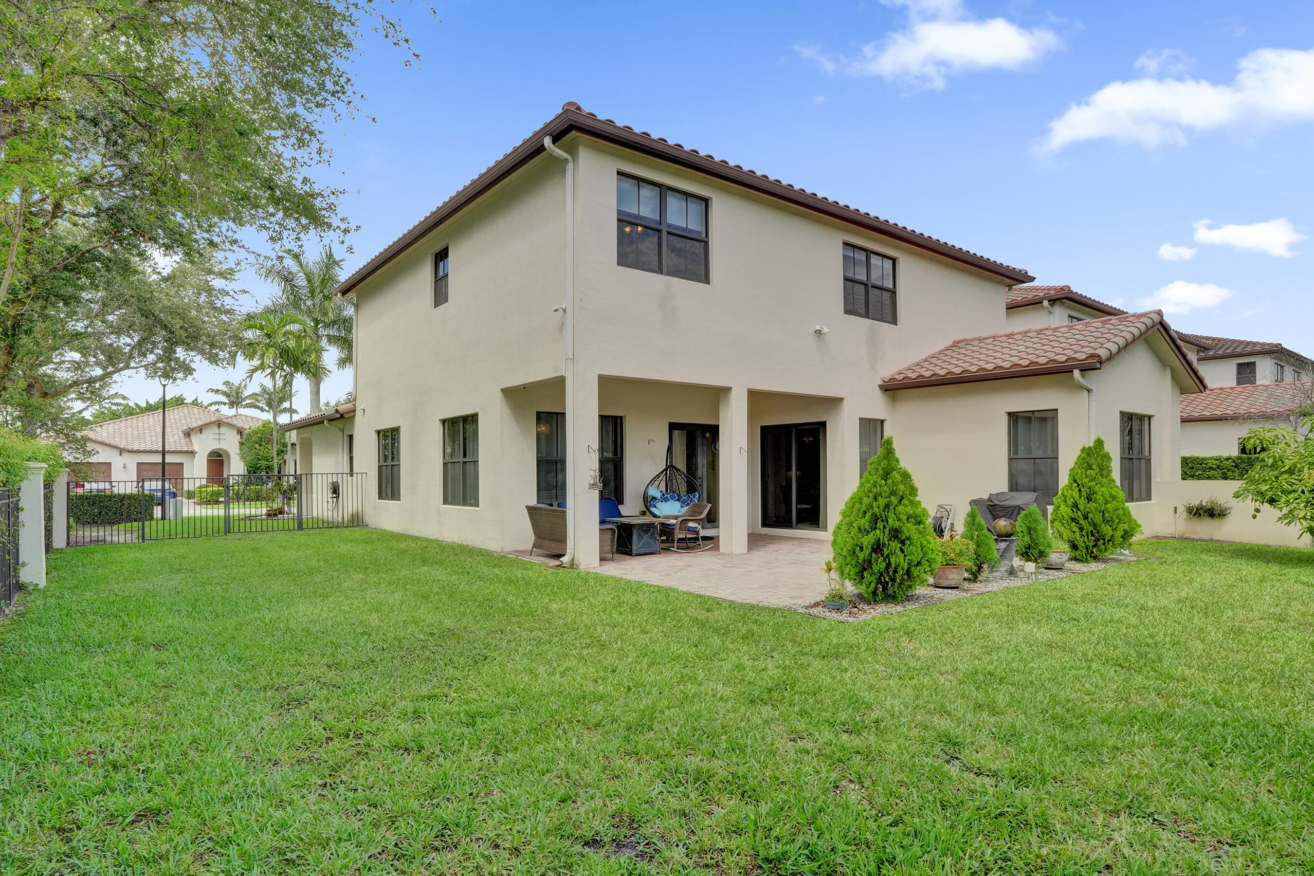 8541 NW 38th Street
