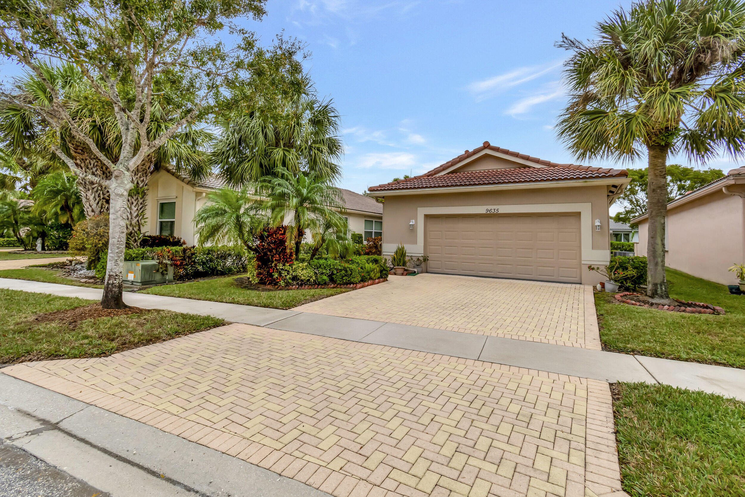 9635 Sandpiper Shores Way Property Photo 4