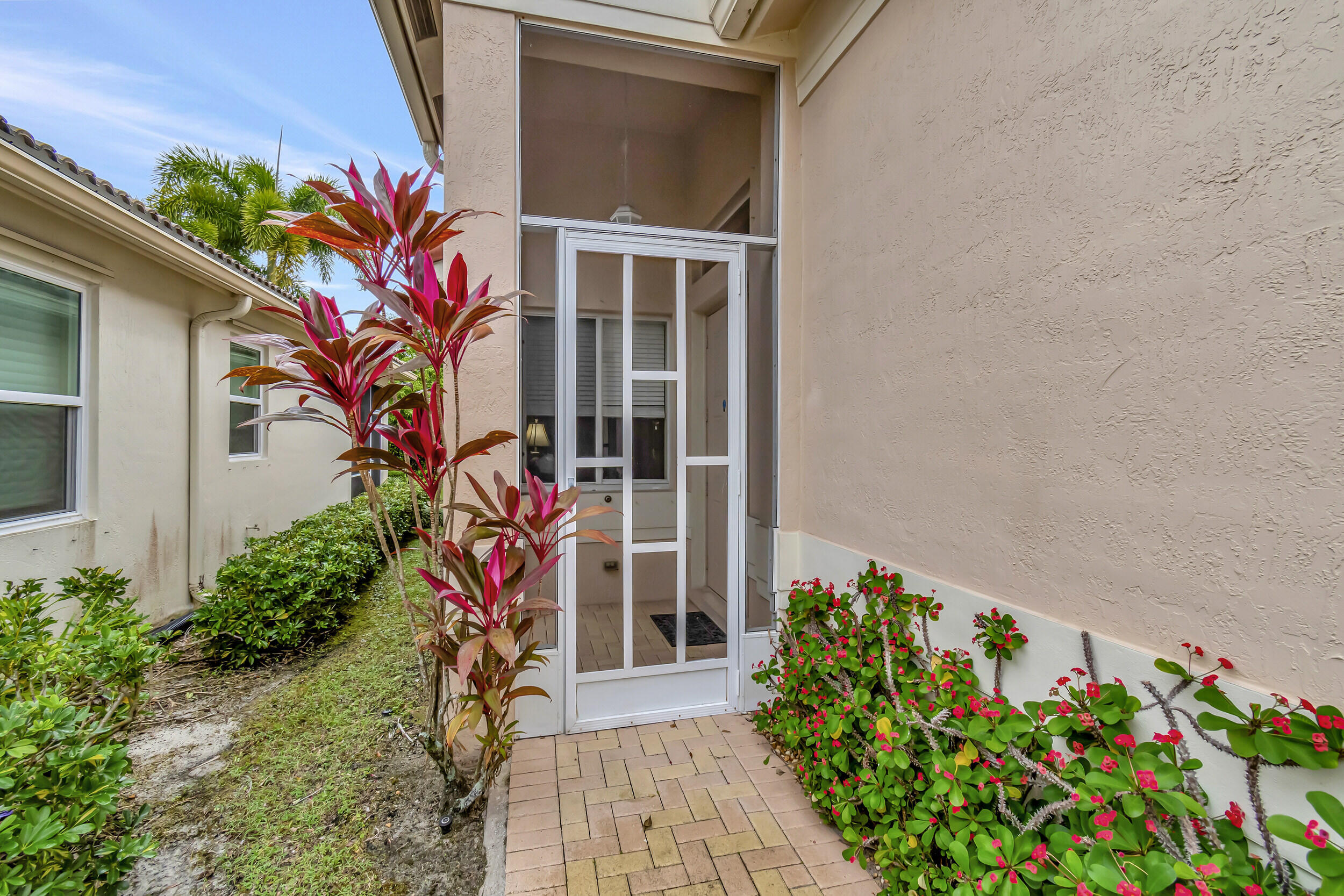9635 Sandpiper Shores Way Property Photo 5