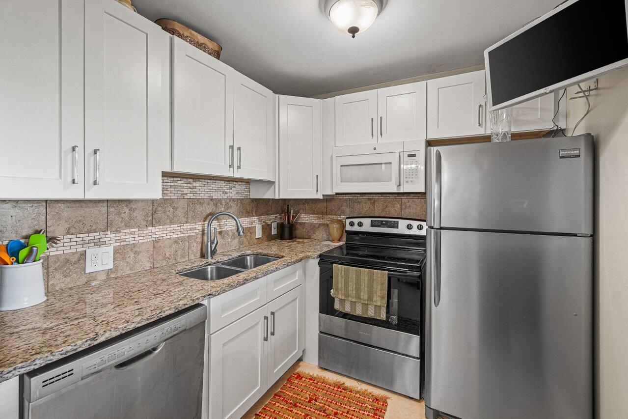 175 Suffolk E Property Photo 1