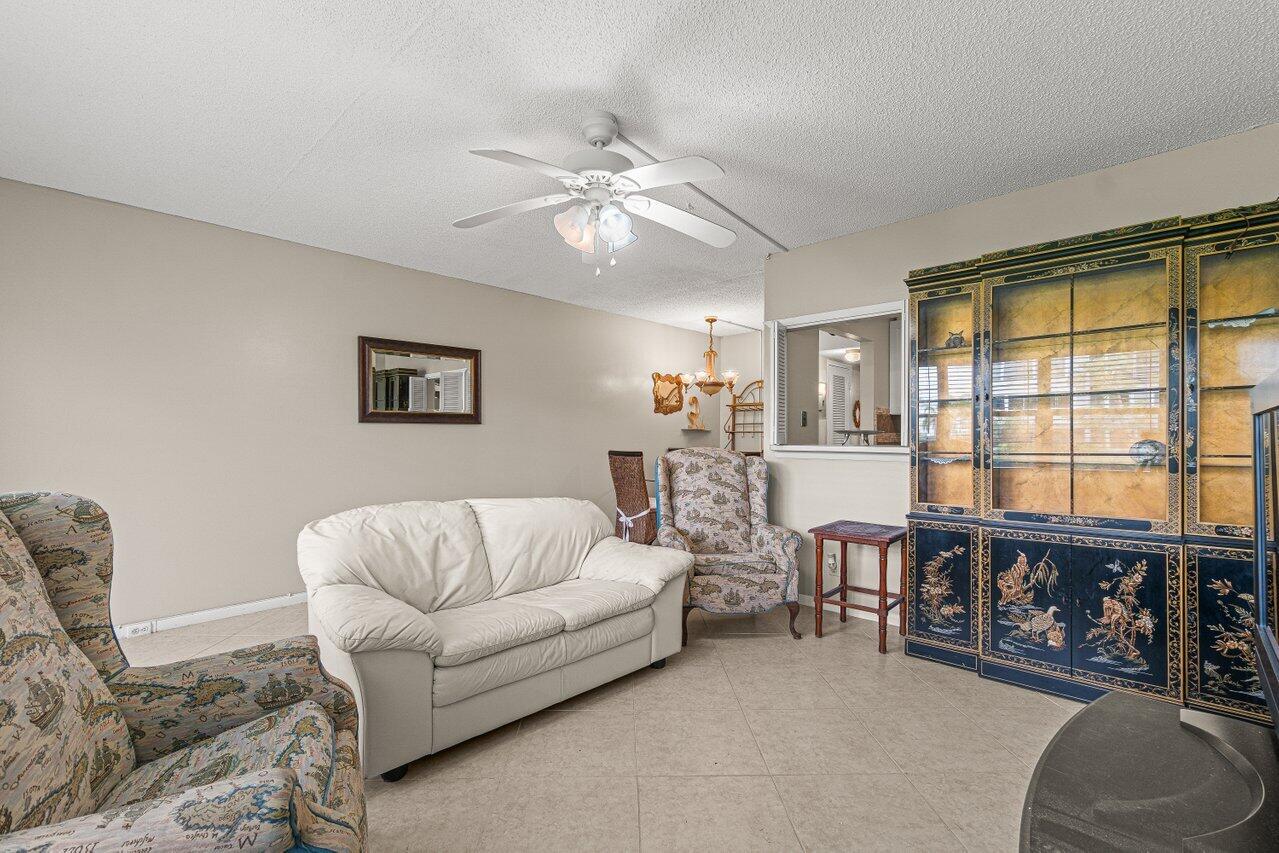 175 Suffolk E Property Photo 6