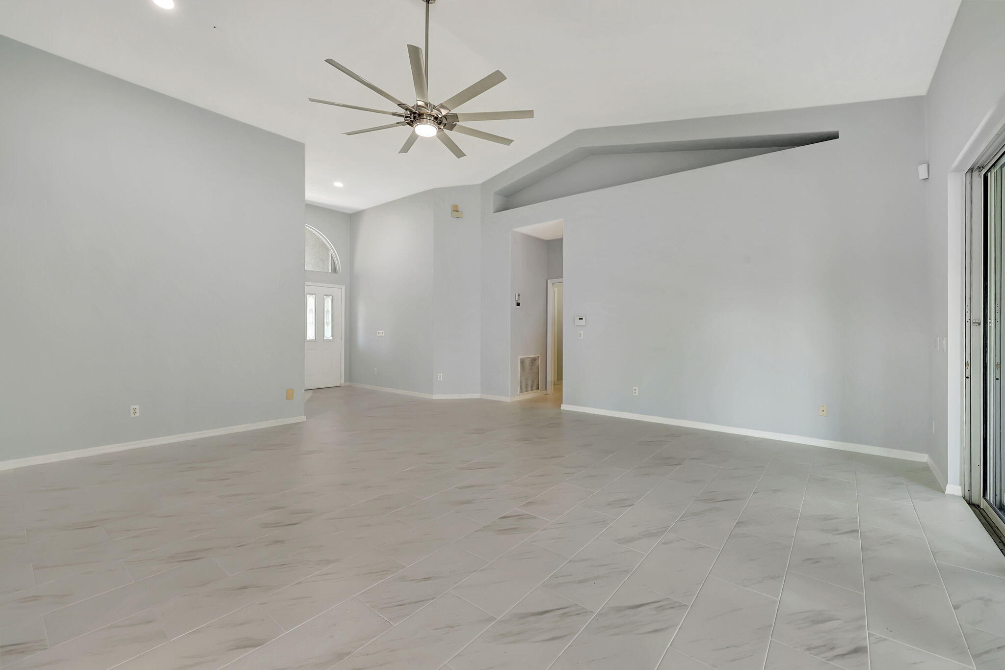 2704 Se Eagle Drive Property Photo 11