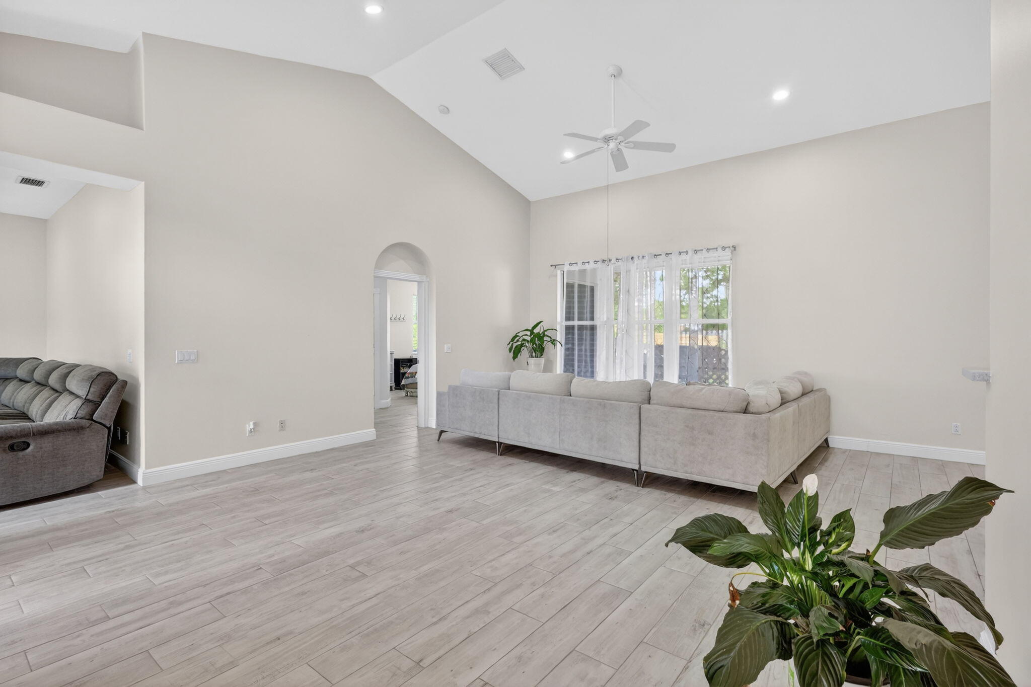 1571 Sw Hunnicut Avenue Property Photo 4