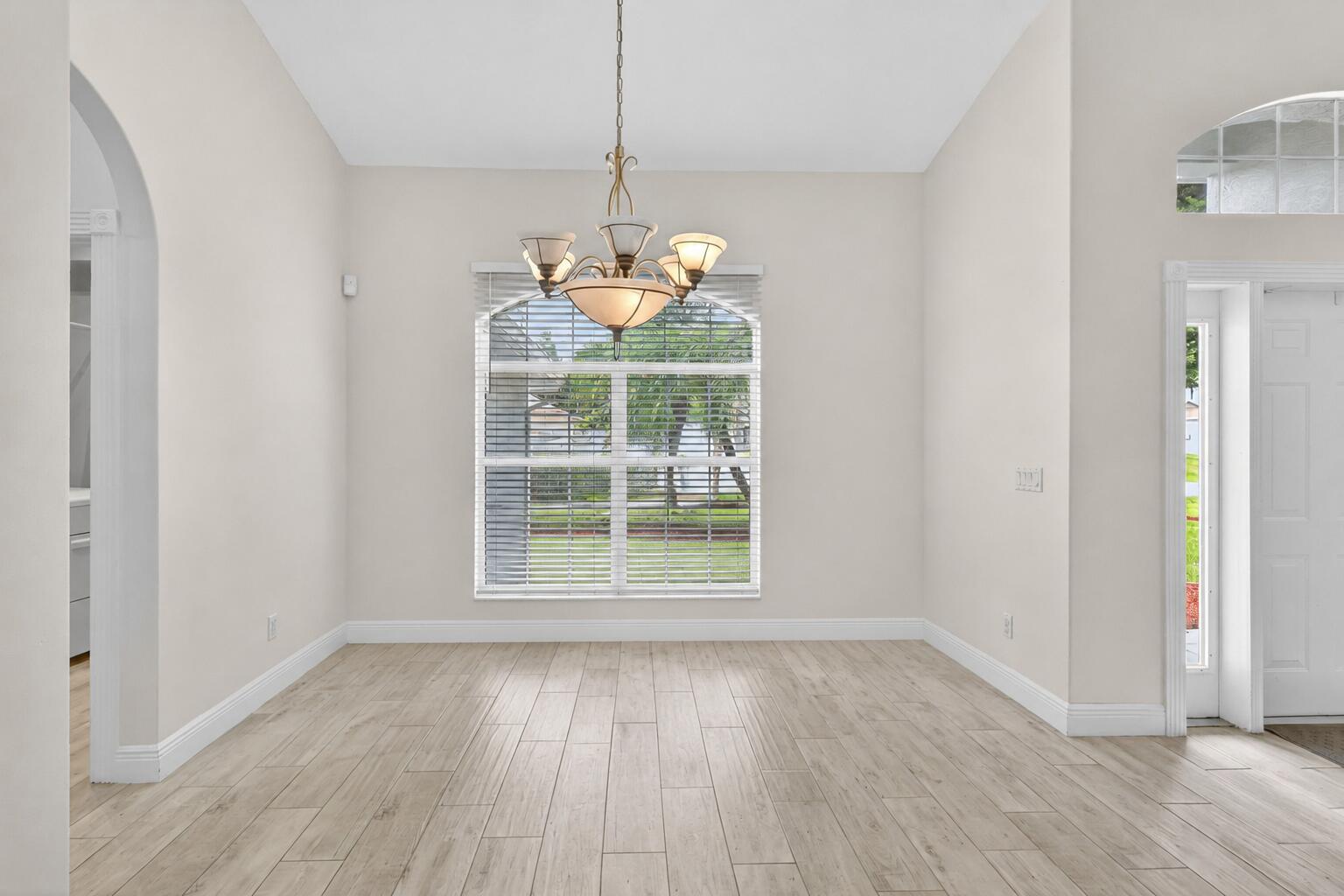 1571 Sw Hunnicut Avenue Property Photo 8