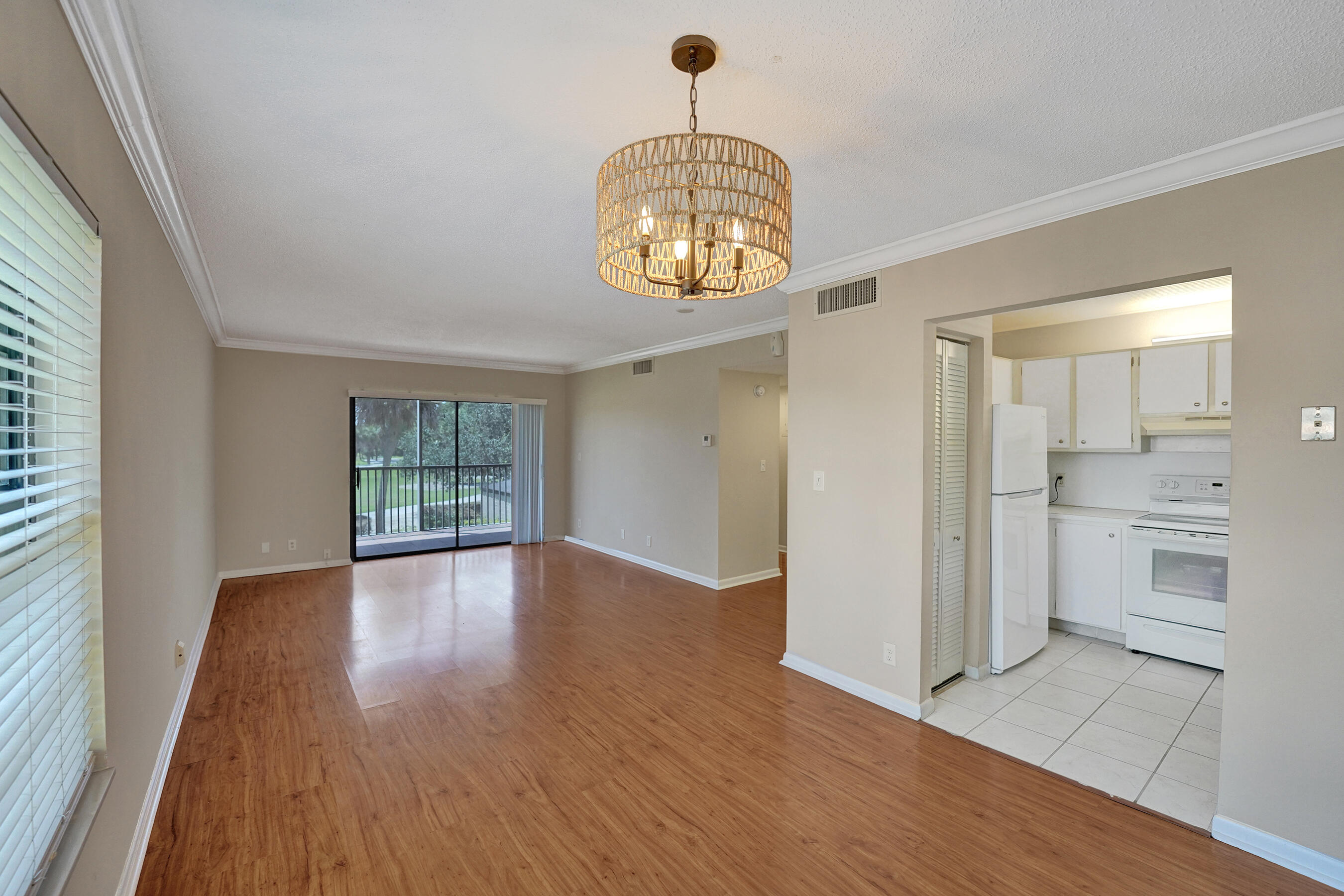 200 Jacaranda Country Club Drive 1b Property Photo 3