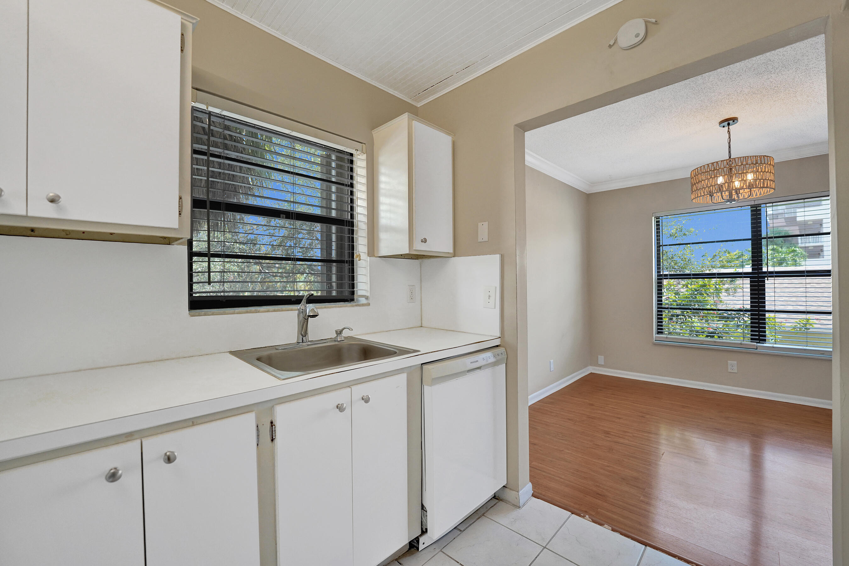 200 Jacaranda Country Club Drive 1b Property Photo 7