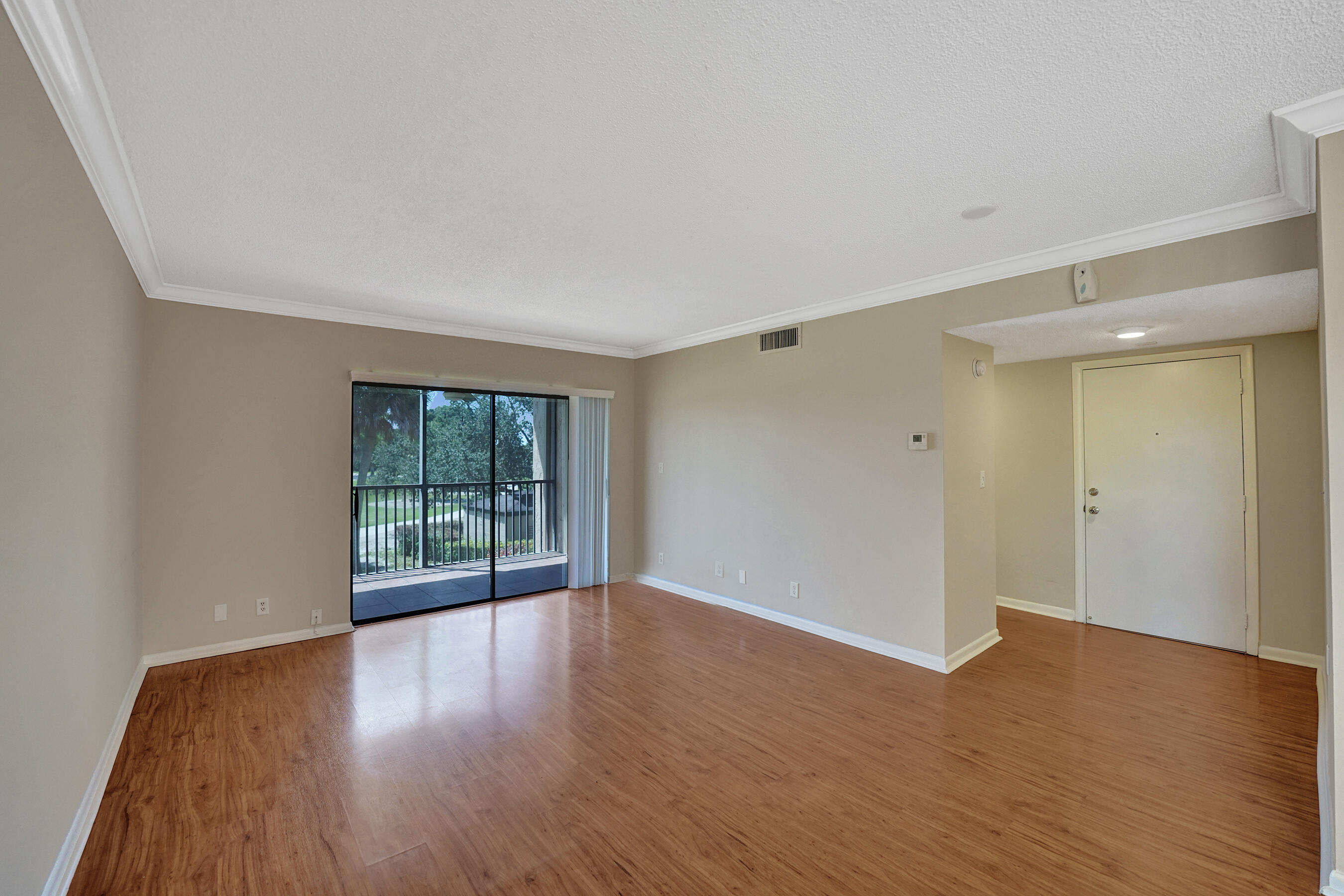 200 Jacaranda Country Club Drive 1b Property Photo 8