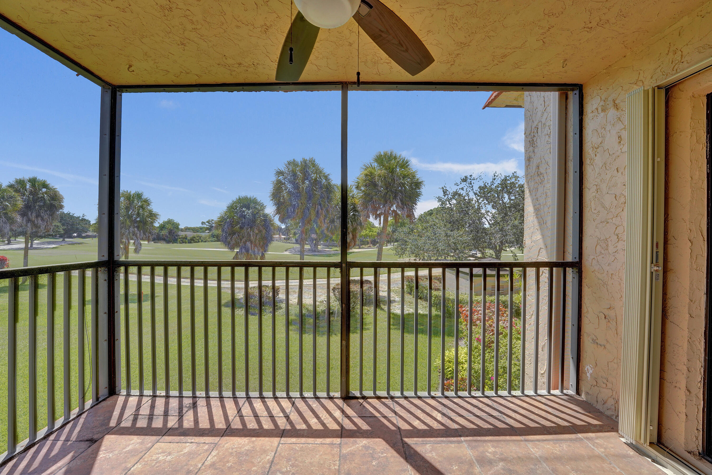 200 Jacaranda Country Club Drive 1b Property Photo 9