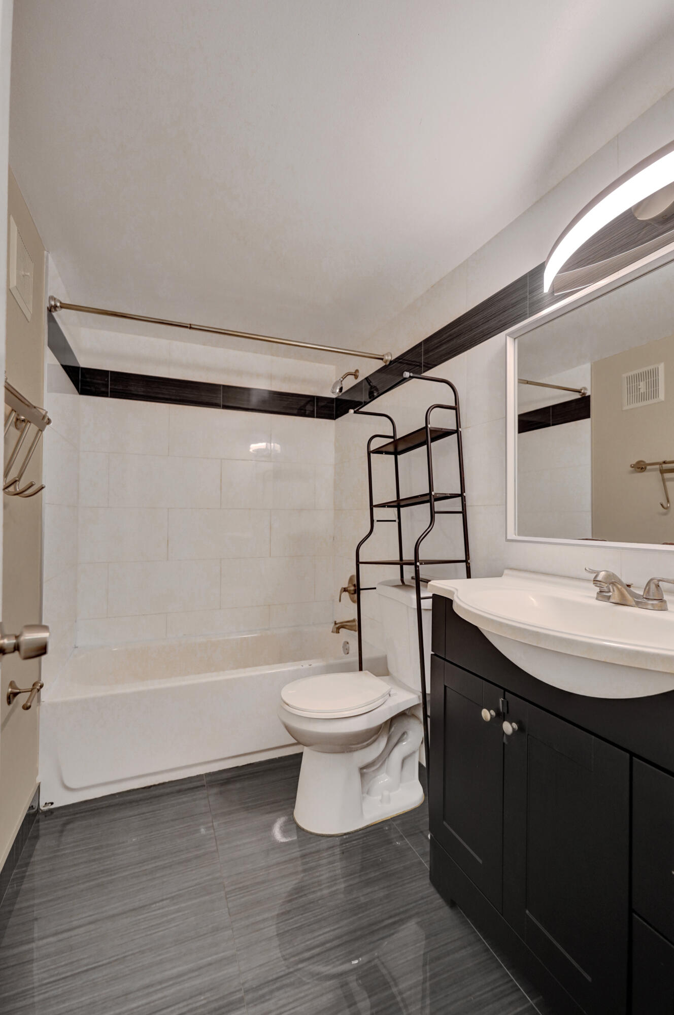 200 Jacaranda Country Club Drive 1b Property Photo 13