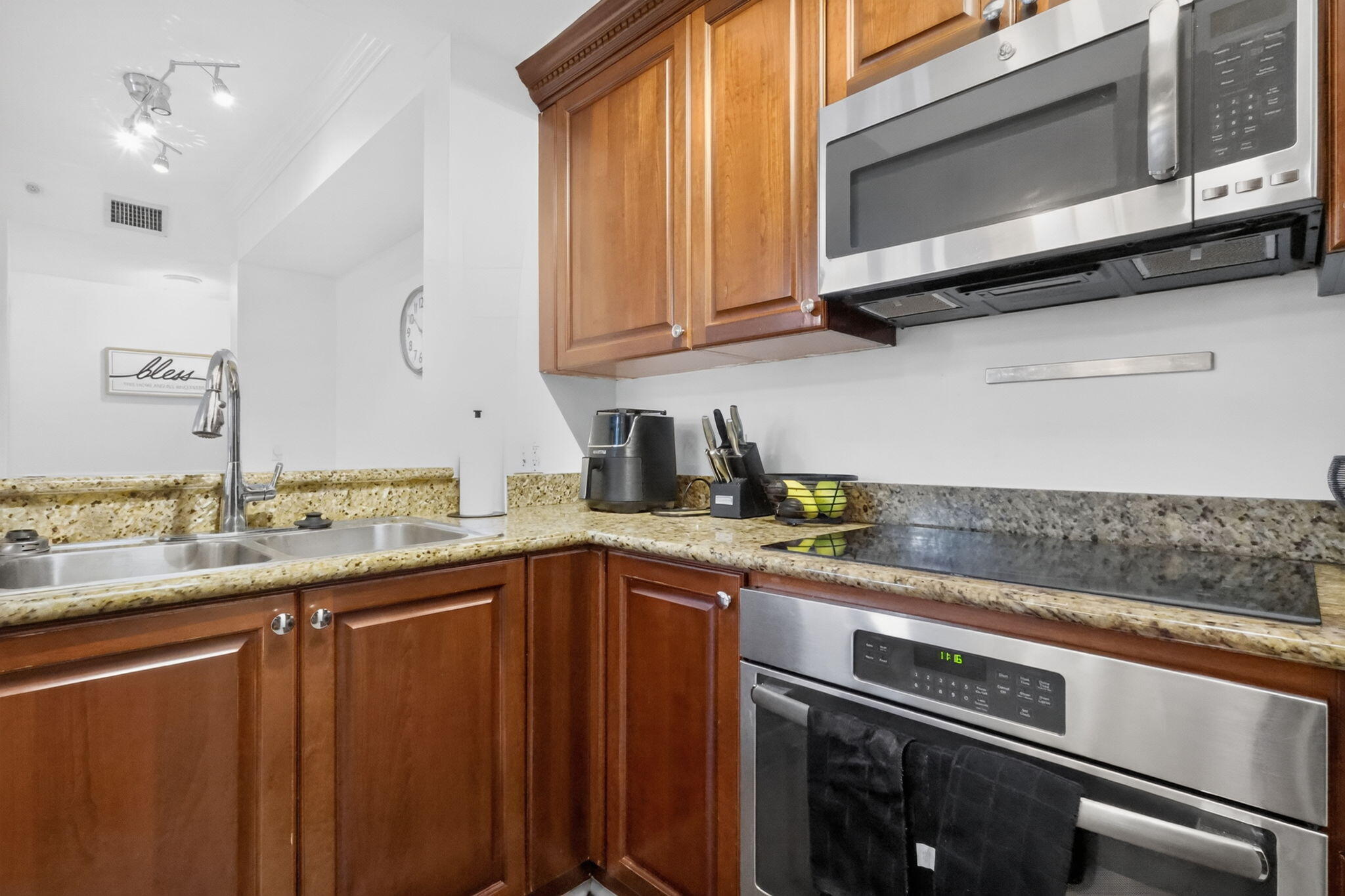 1660 Renaissance Commons Boulevard 2424 Property Photo 16