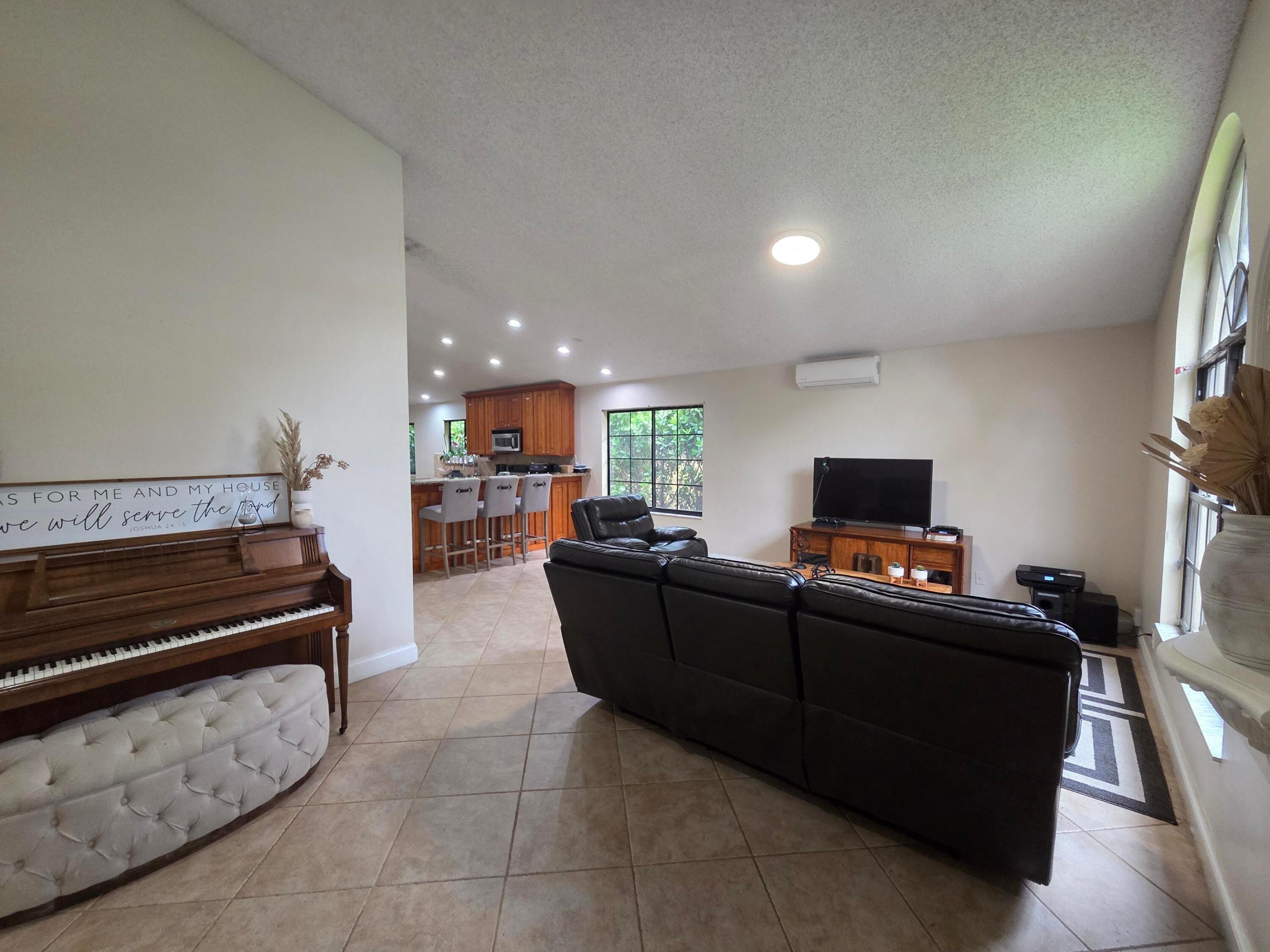 4170 Nw 6th Street Property Photo 3