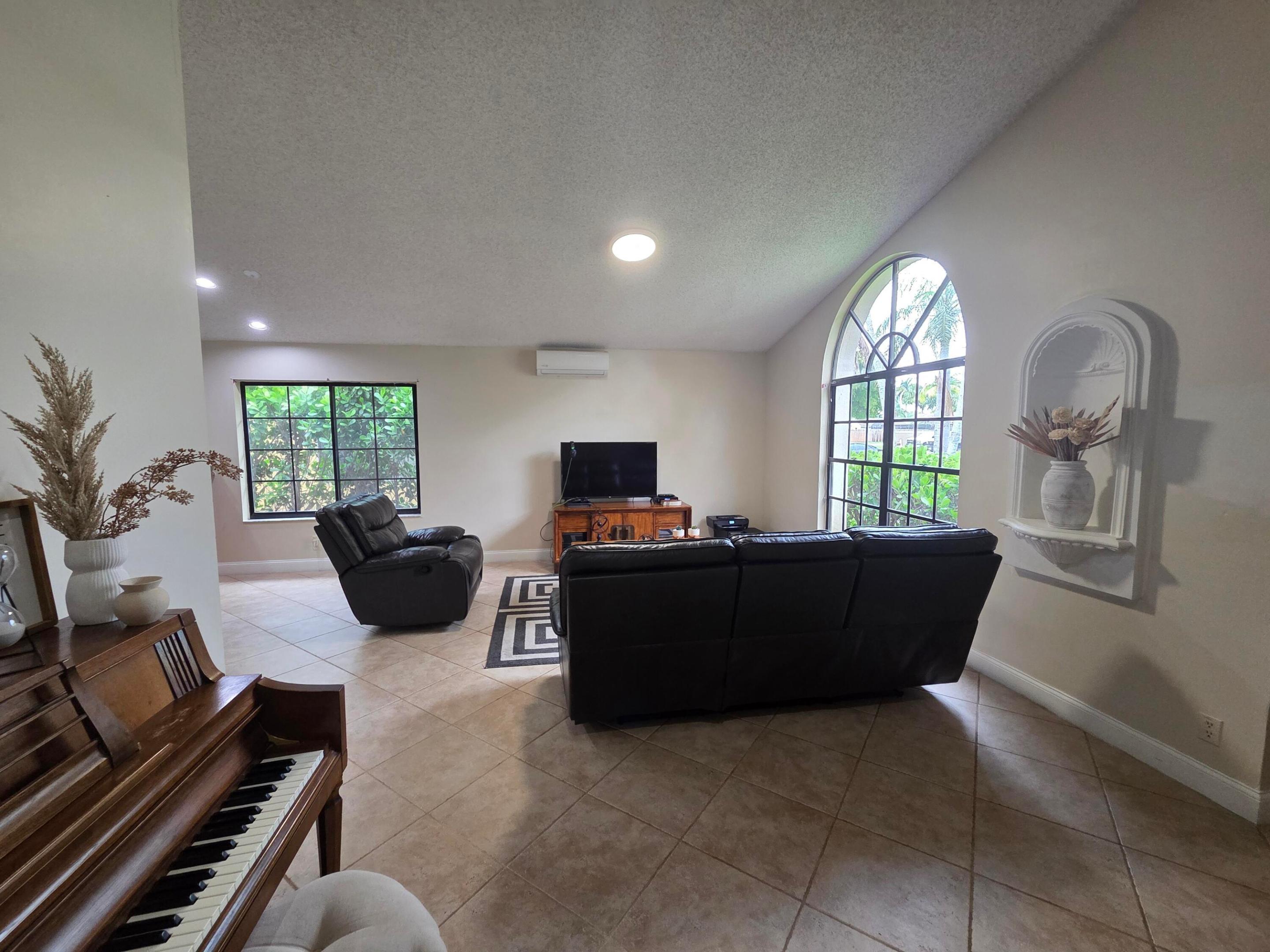 4170 Nw 6th Street Property Photo 4
