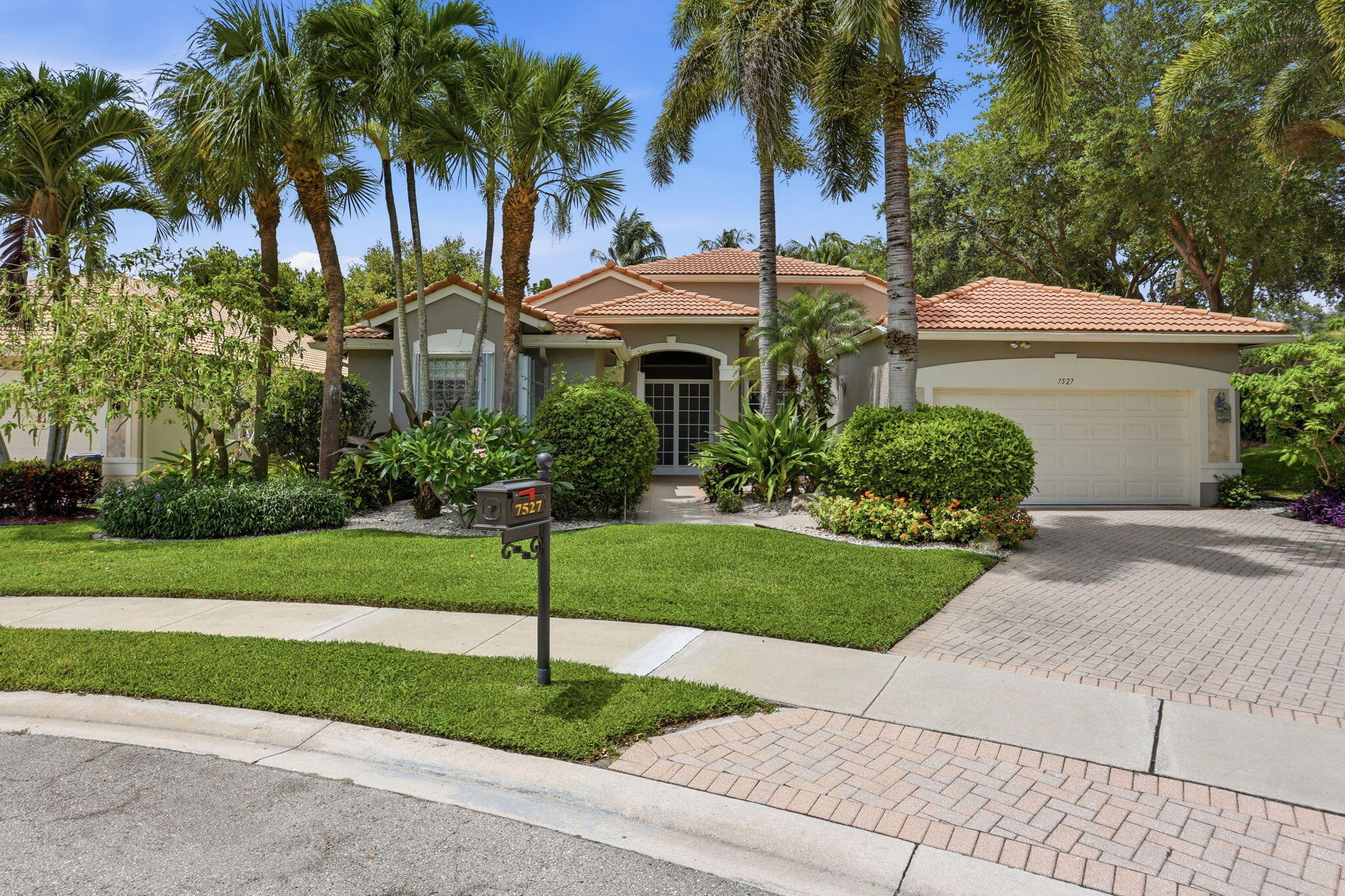 7527 Monticello Way Property Photo 4