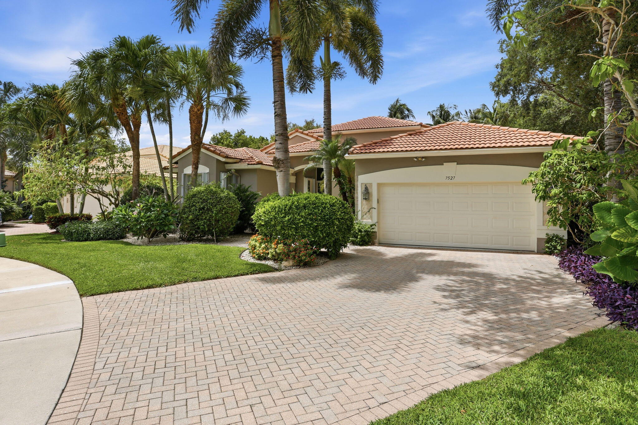 7527 Monticello Way Property Photo 6
