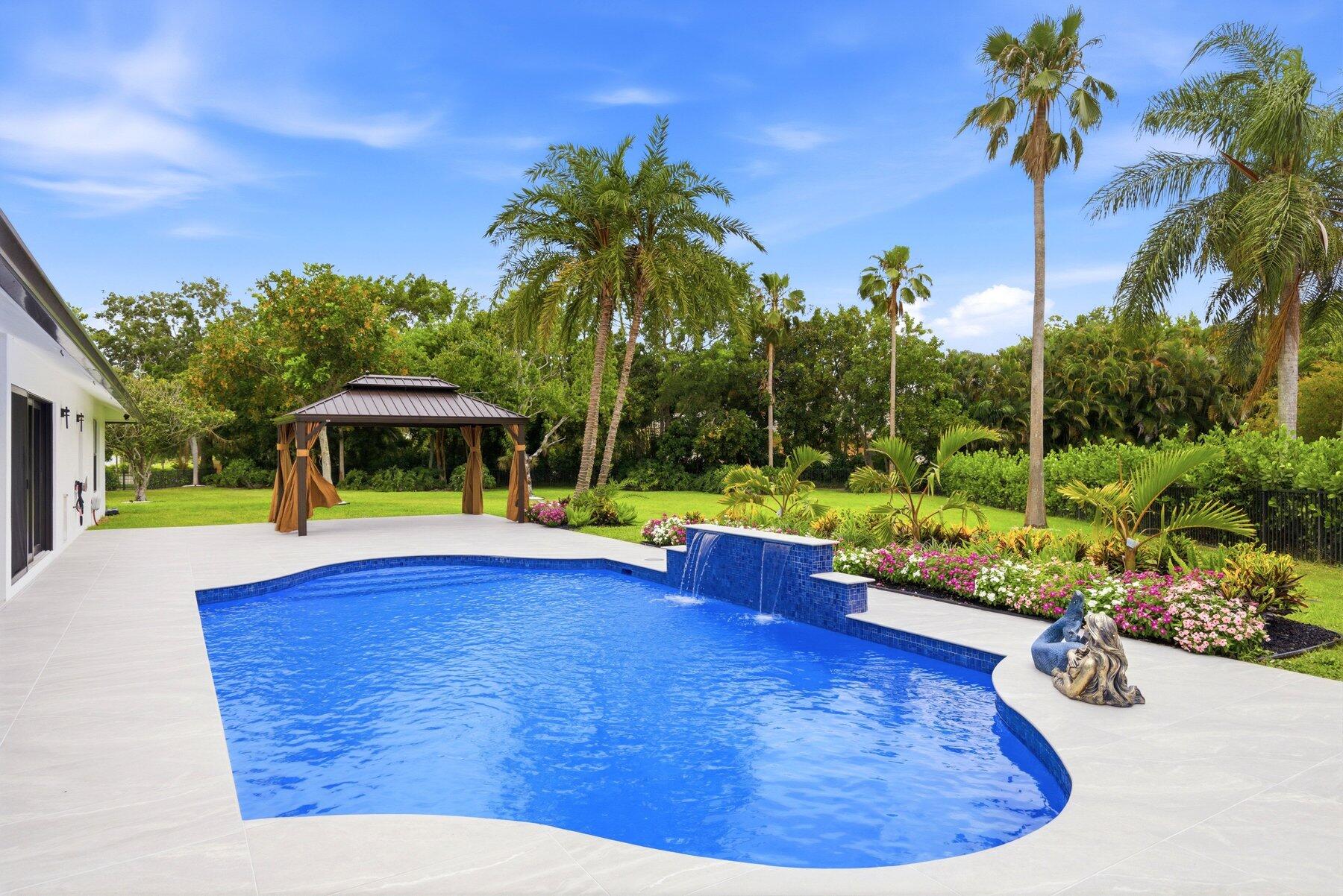 15555 De Havilland Court Property Photo 41