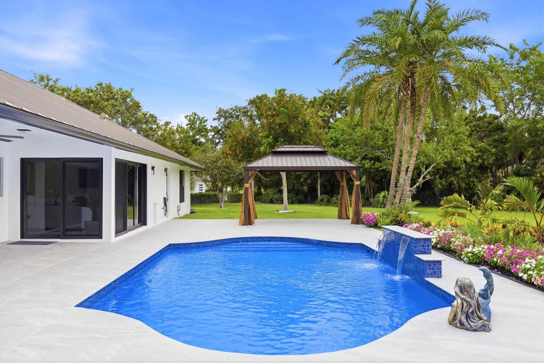15555 De Havilland Court Property Photo 43