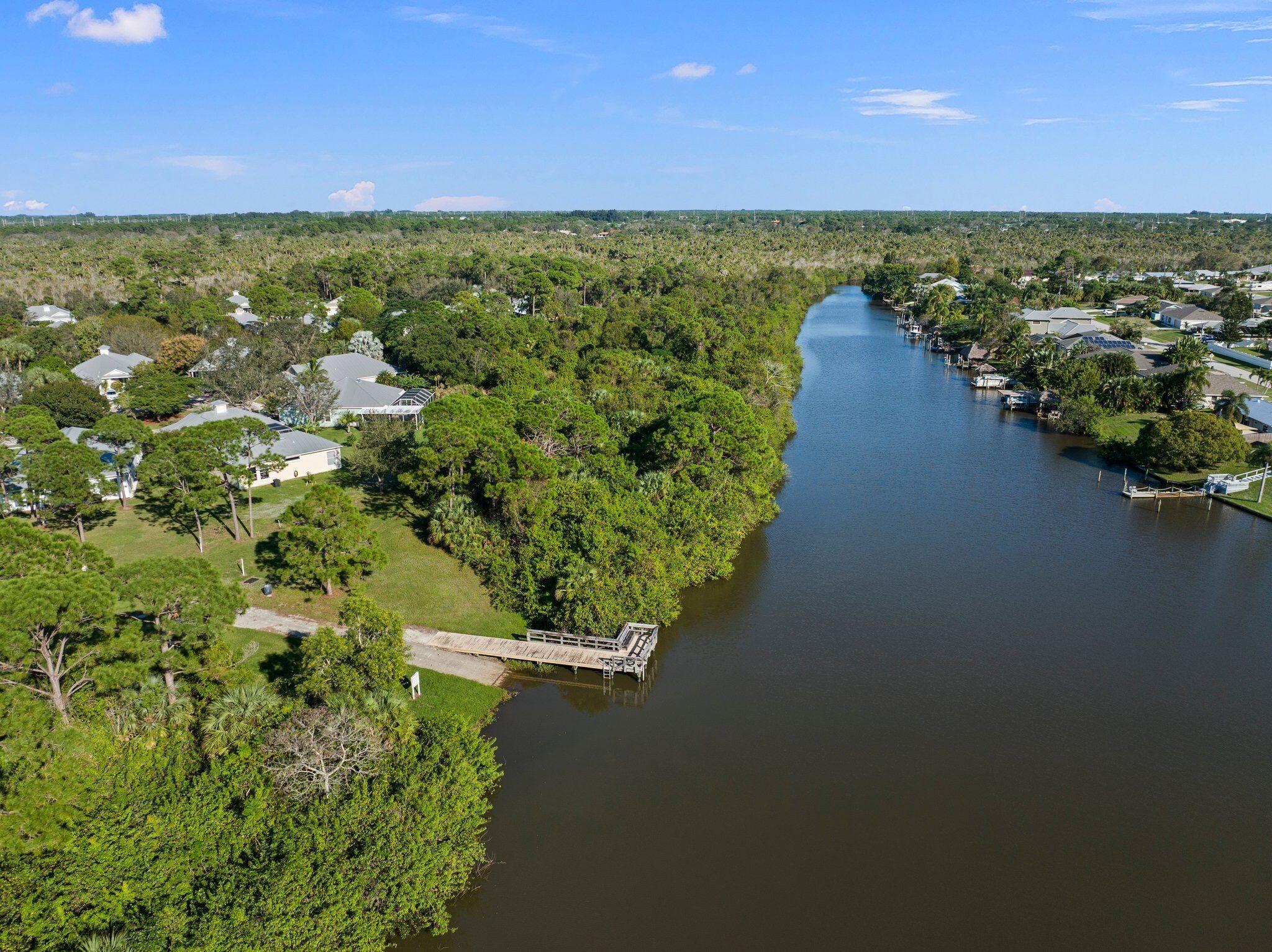 512 Ne Canoe Park Circle Property Photo 1