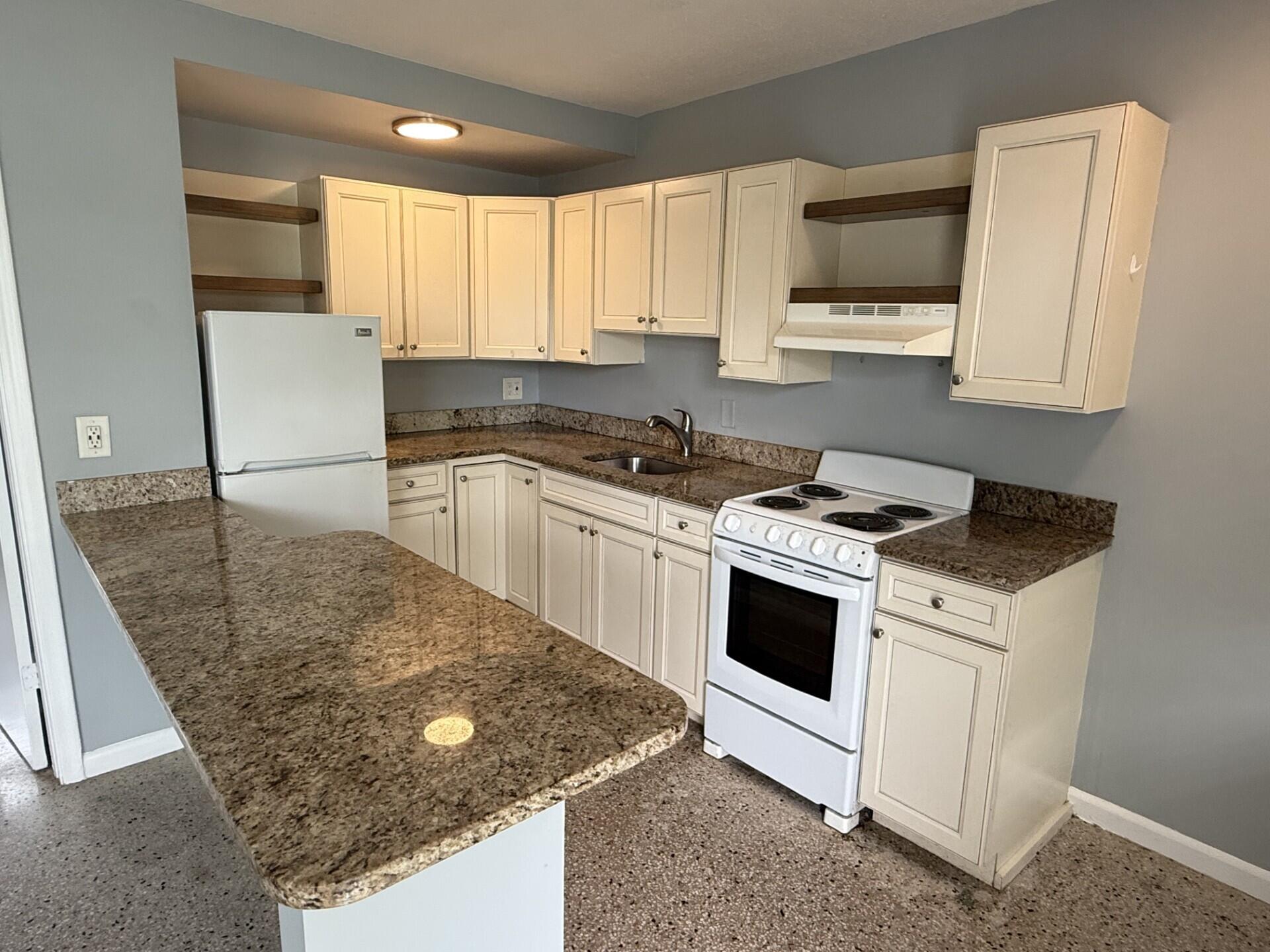 1118 N H Street 15 Property Photo 3