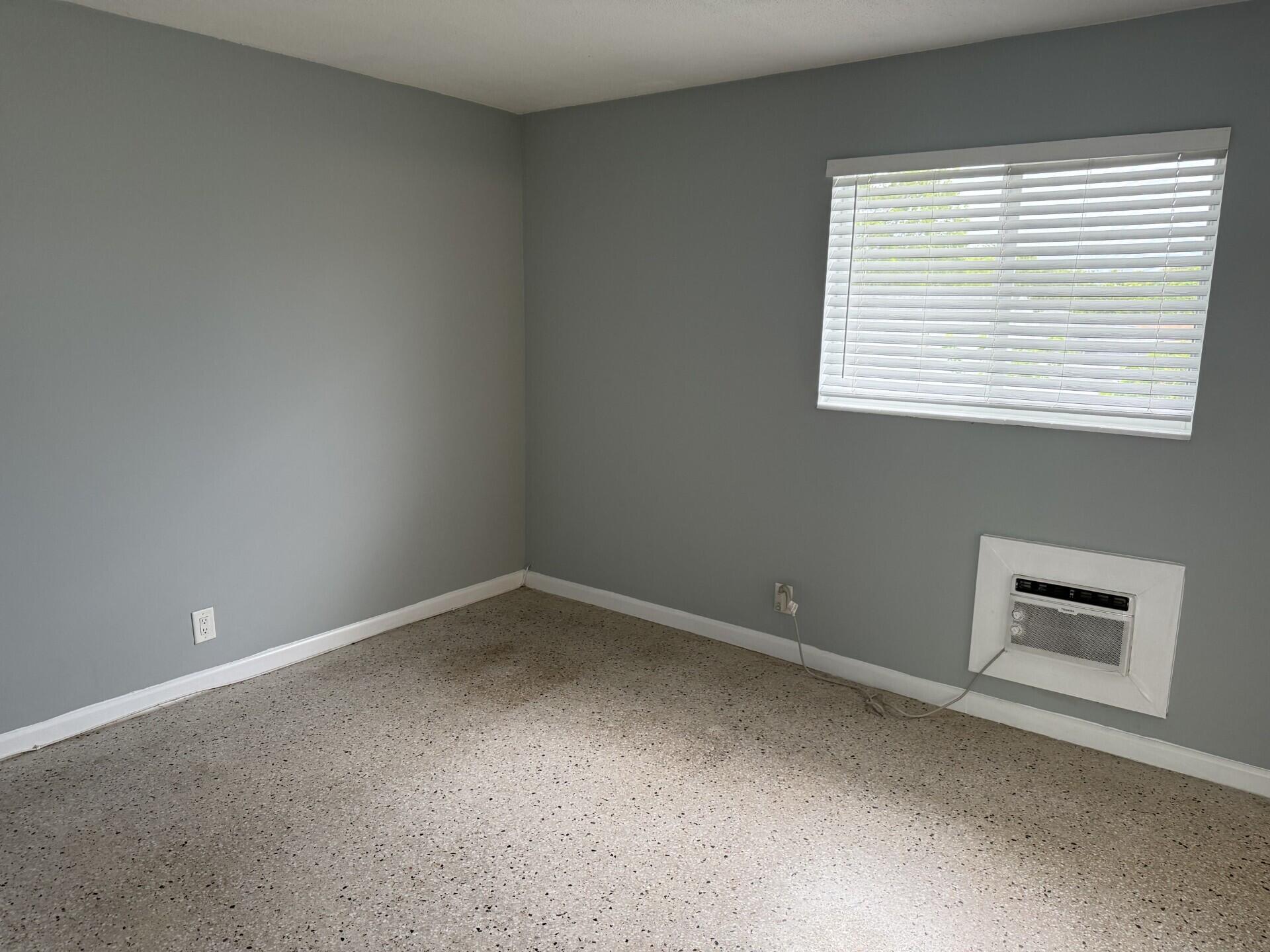 1118 N H Street 15 Property Photo 4