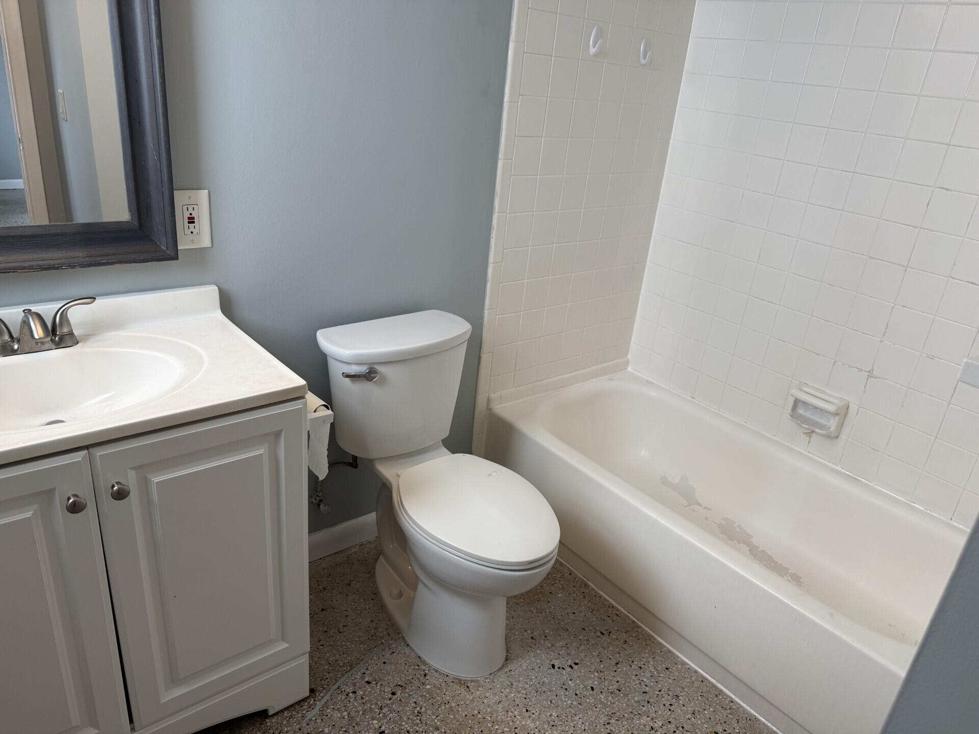 1118 N H Street 15 Property Photo 6