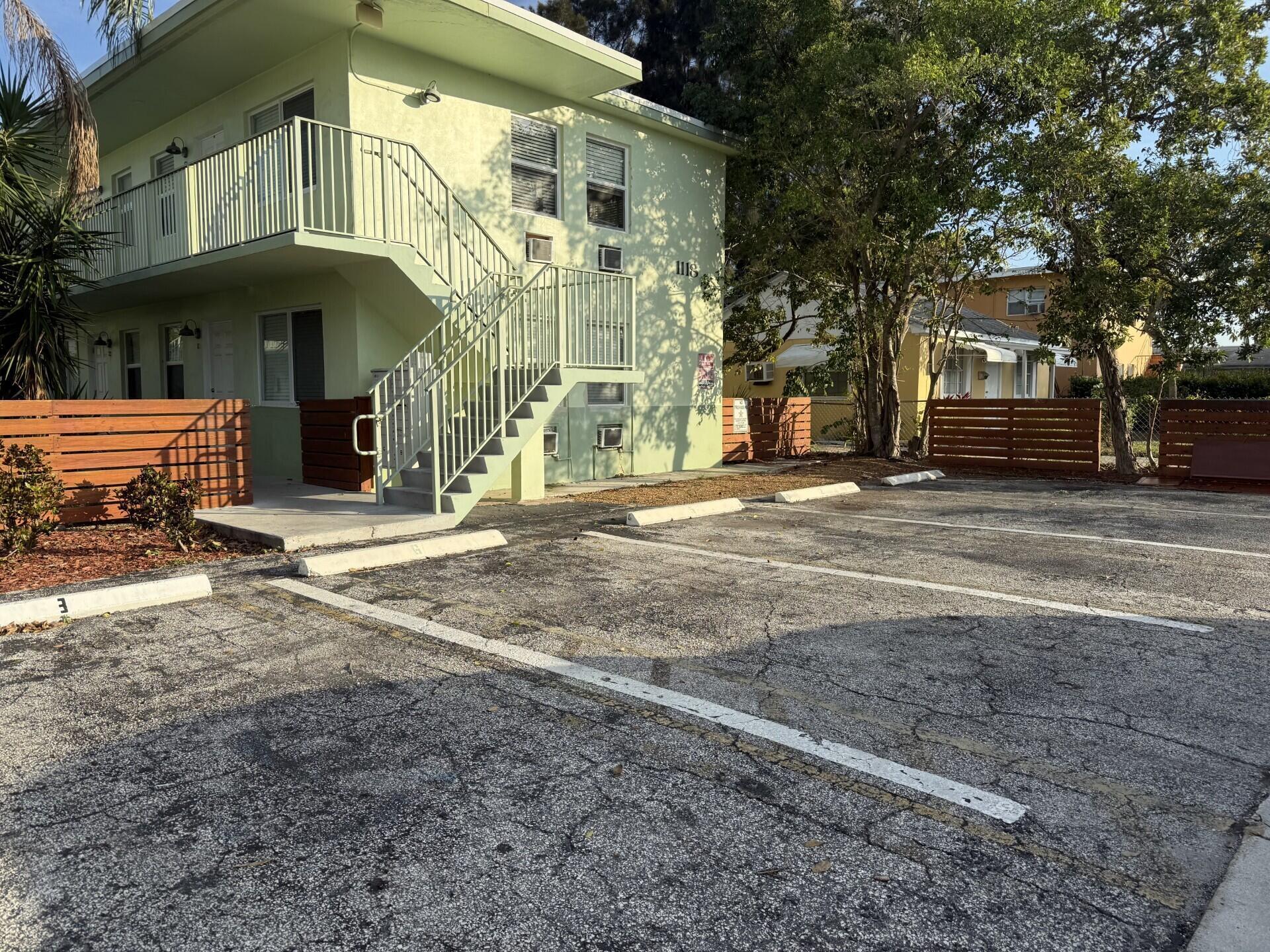 1118 N H Street 15 Property Photo 10