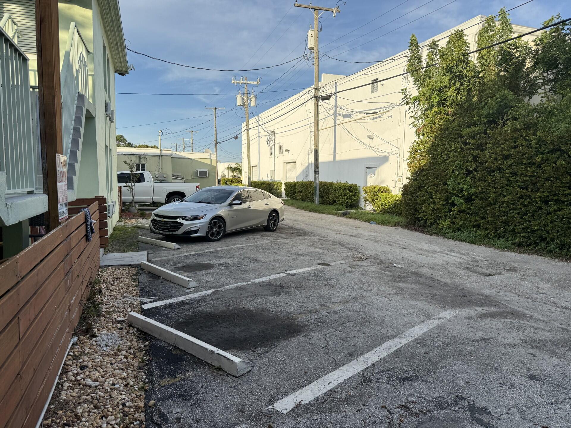 1118 N H Street 15 Property Photo 11