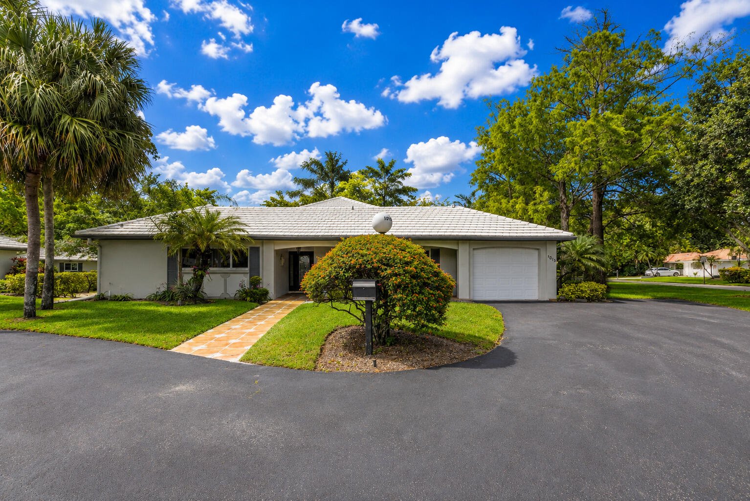 1019 E Cypress Drive Property Photo 1