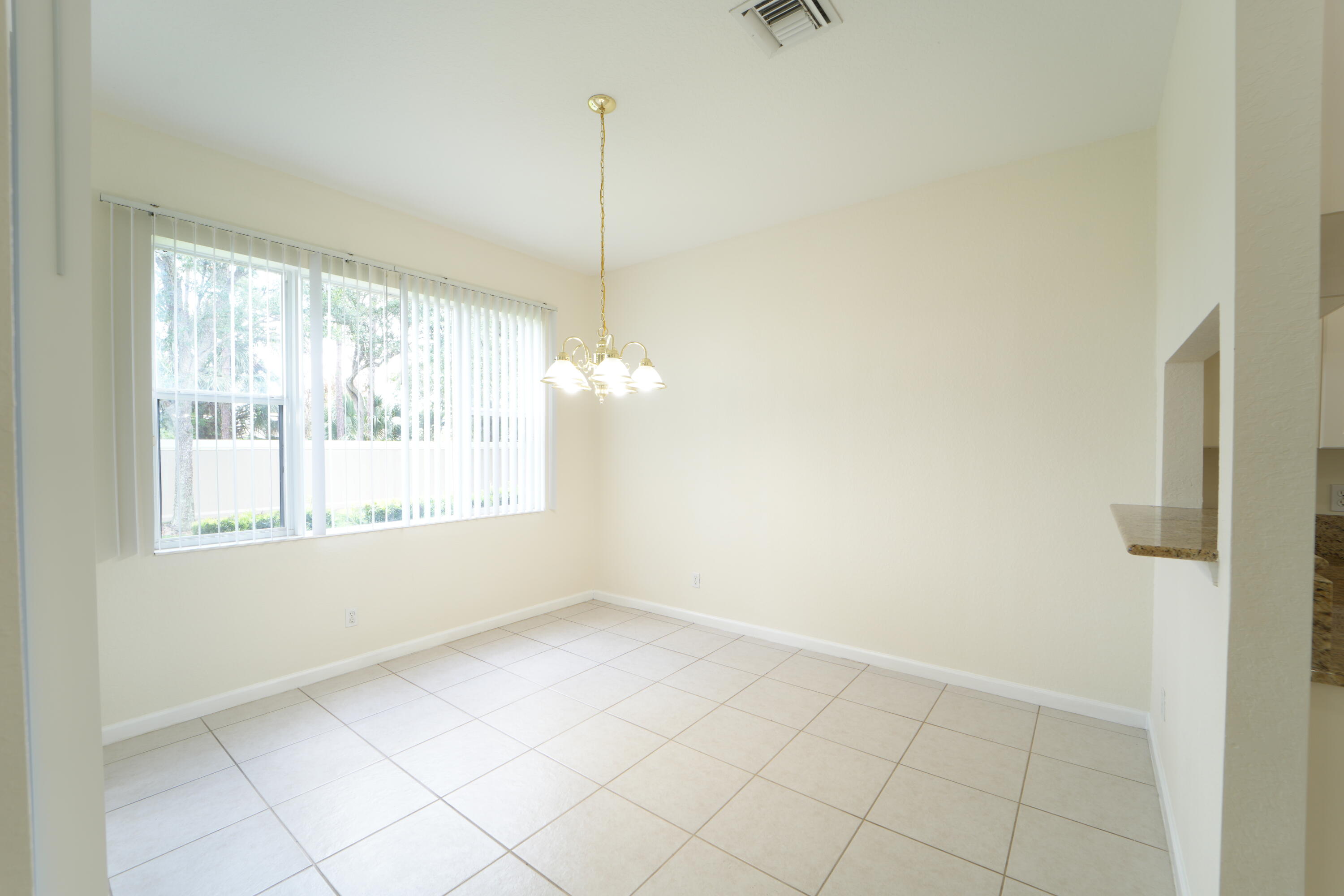 2202 Sw Cape Cod Drive Property Photo 4
