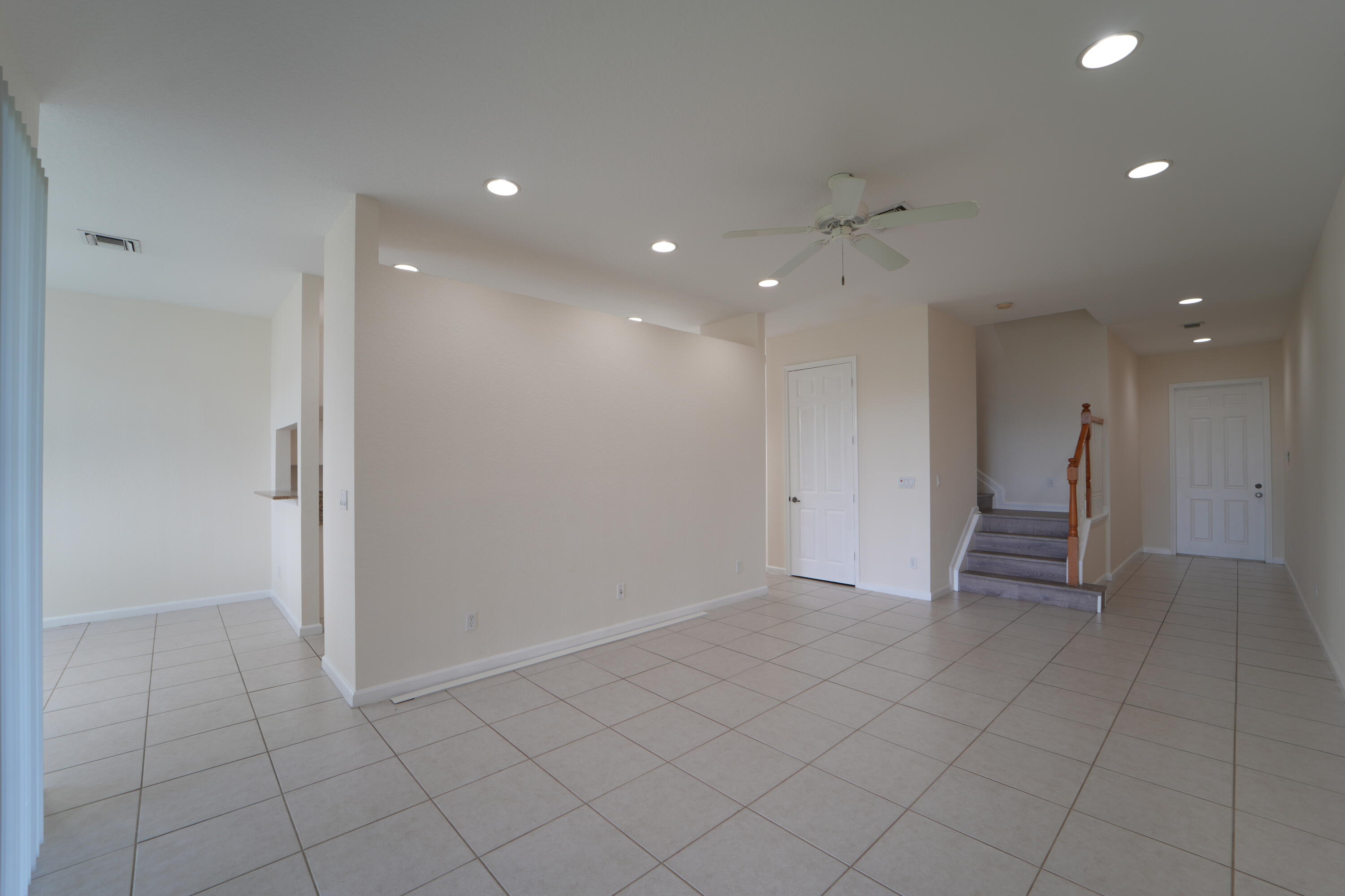 2202 Sw Cape Cod Drive Property Photo 5