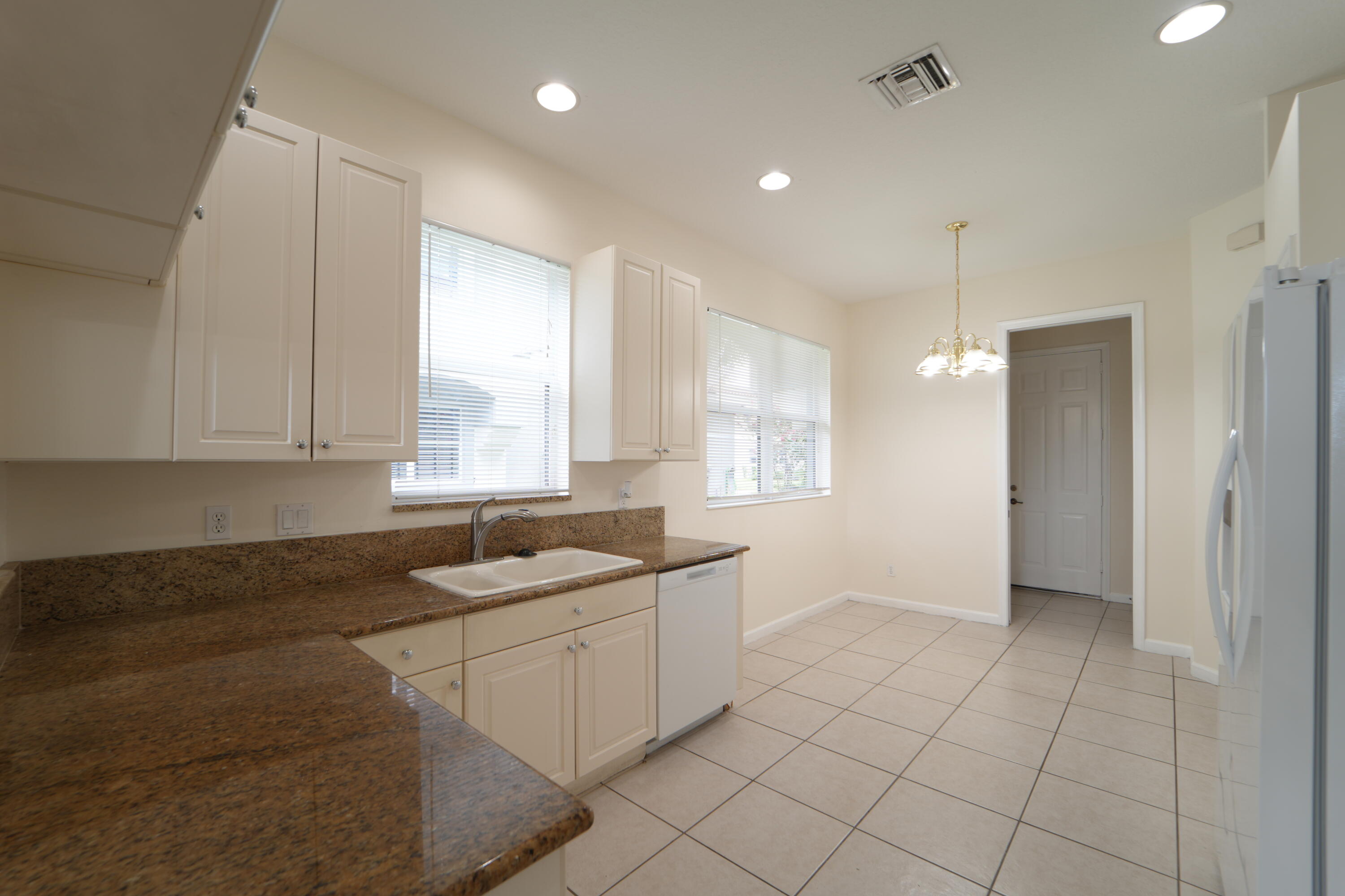 2202 Sw Cape Cod Drive Property Photo 6