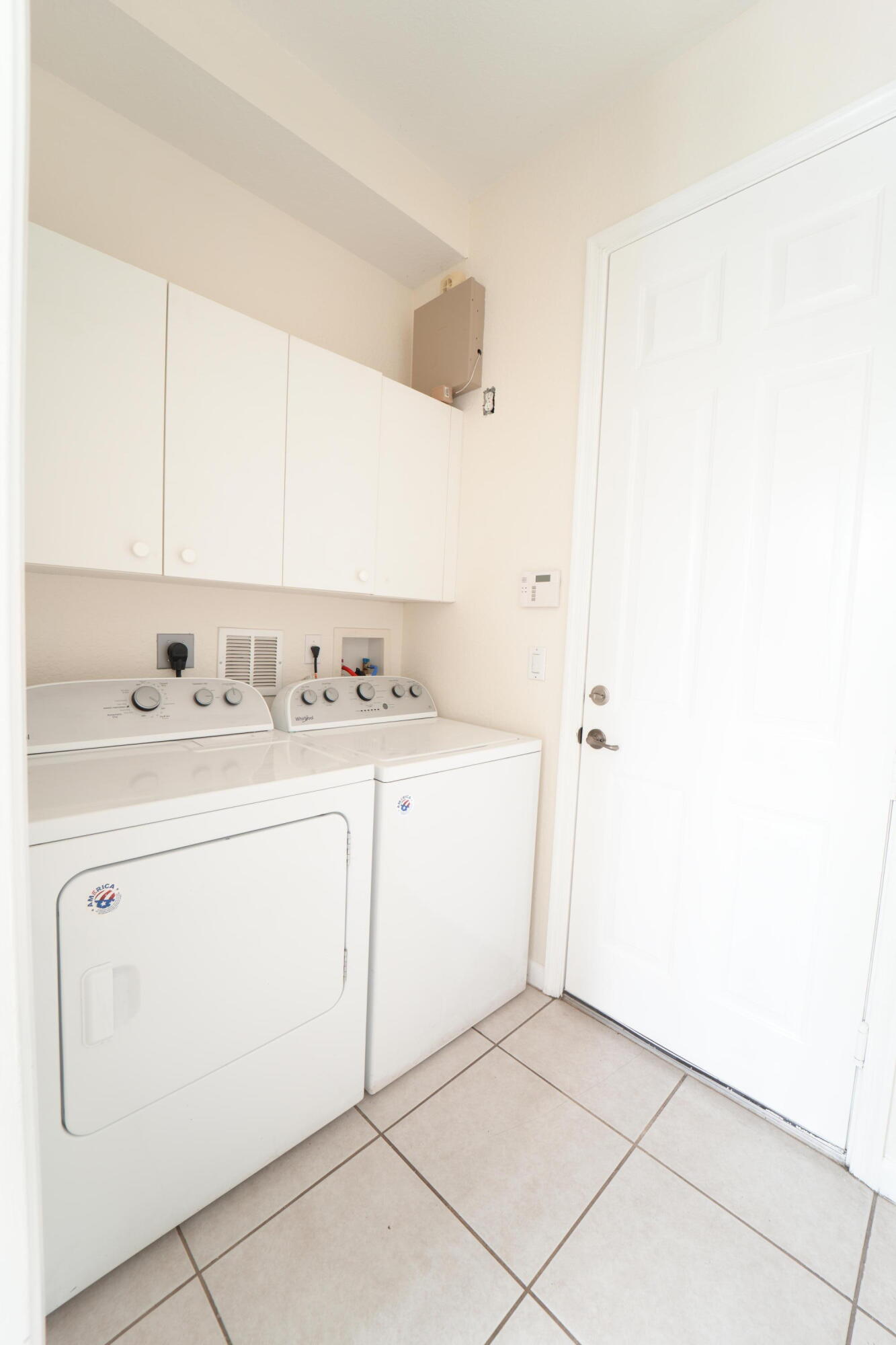 2202 Sw Cape Cod Drive Property Photo 10