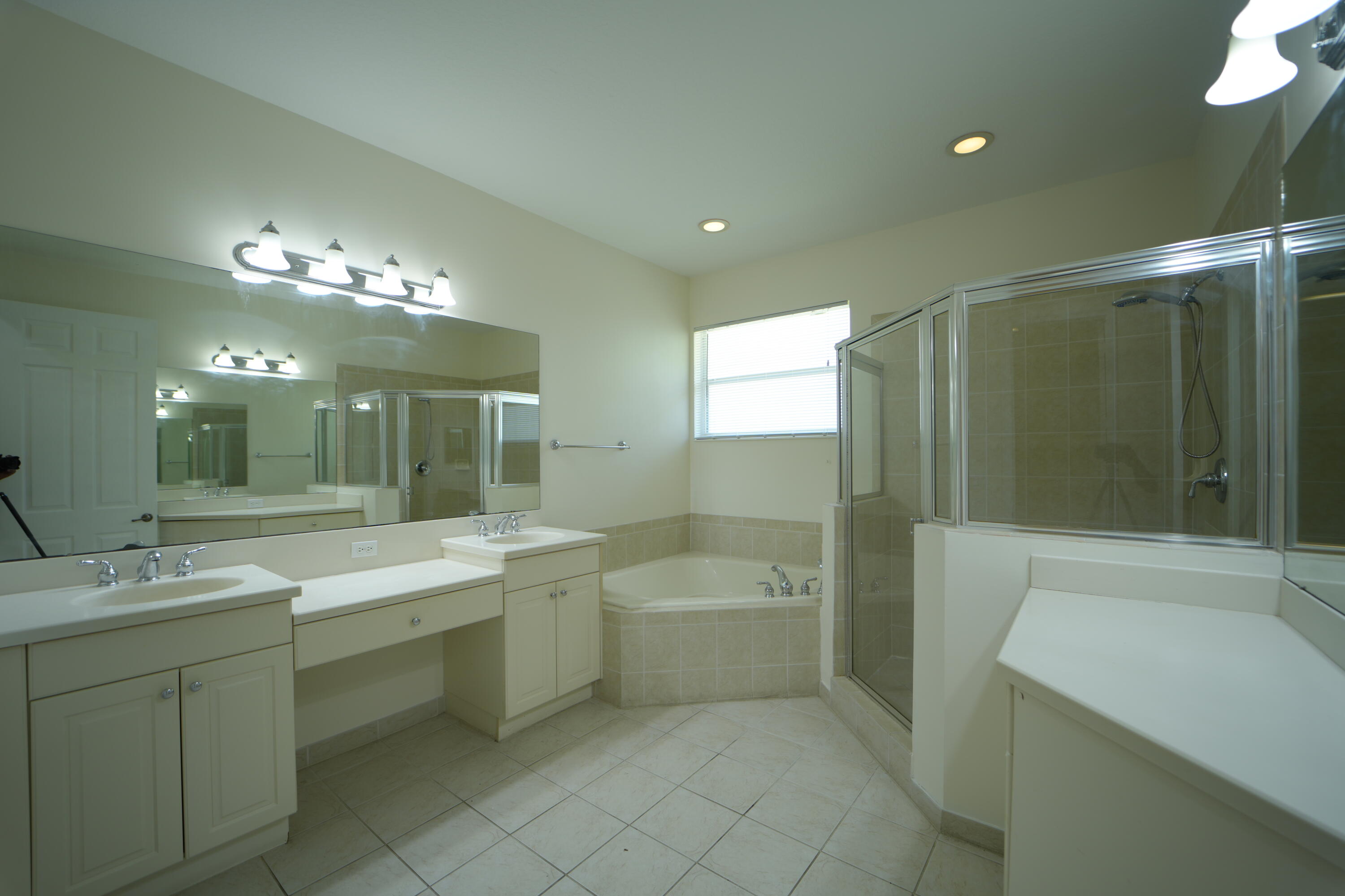 2202 Sw Cape Cod Drive Property Photo 13