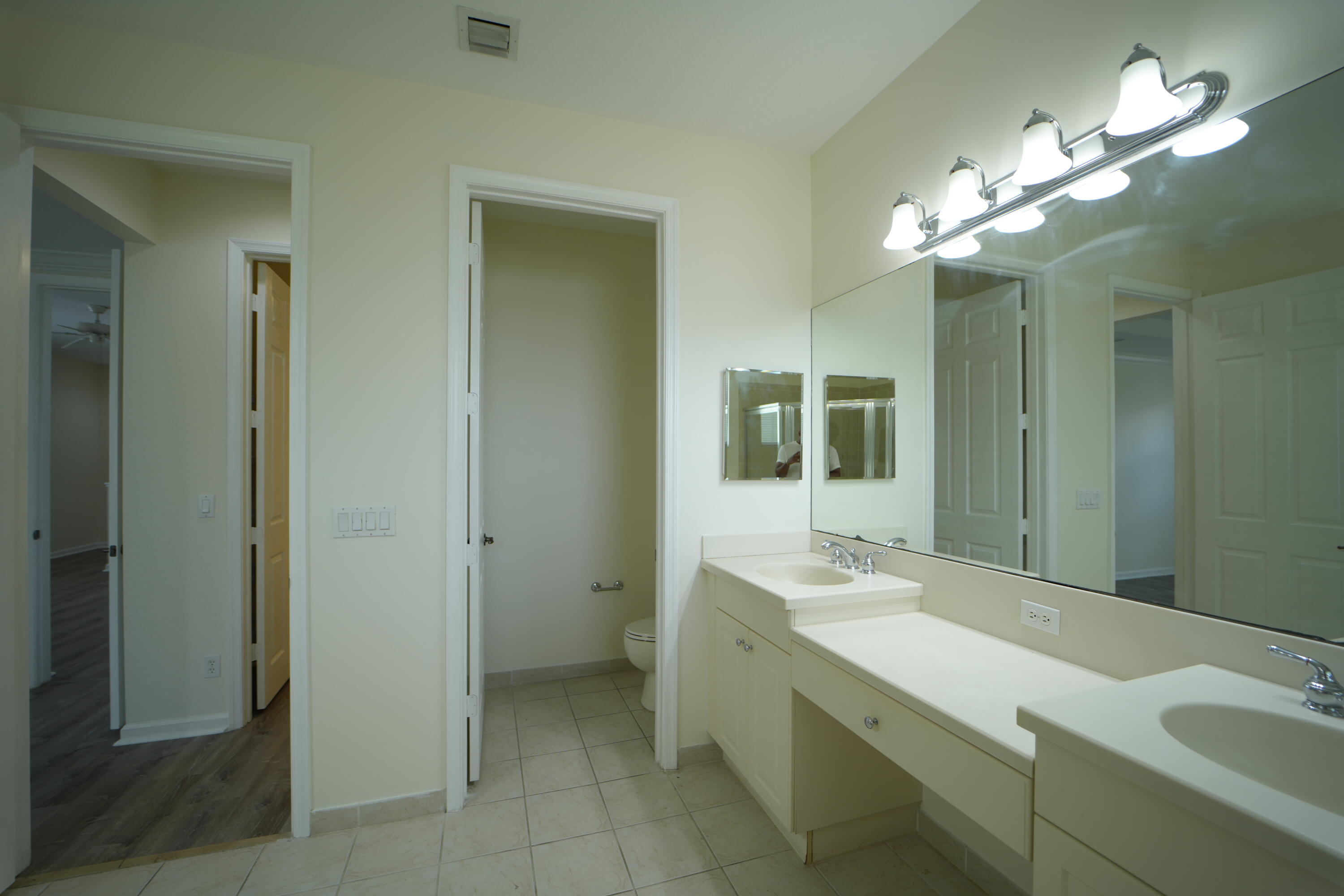 2202 Sw Cape Cod Drive Property Photo 14
