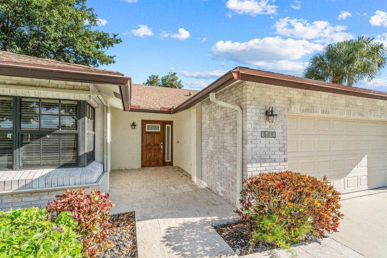5605 Forest Oaks Terrace Property Photo 3