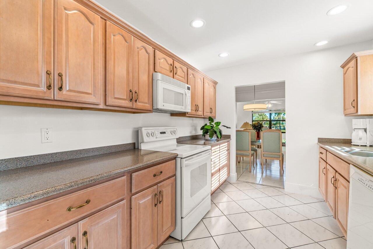 5605 Forest Oaks Terrace Property Photo 5