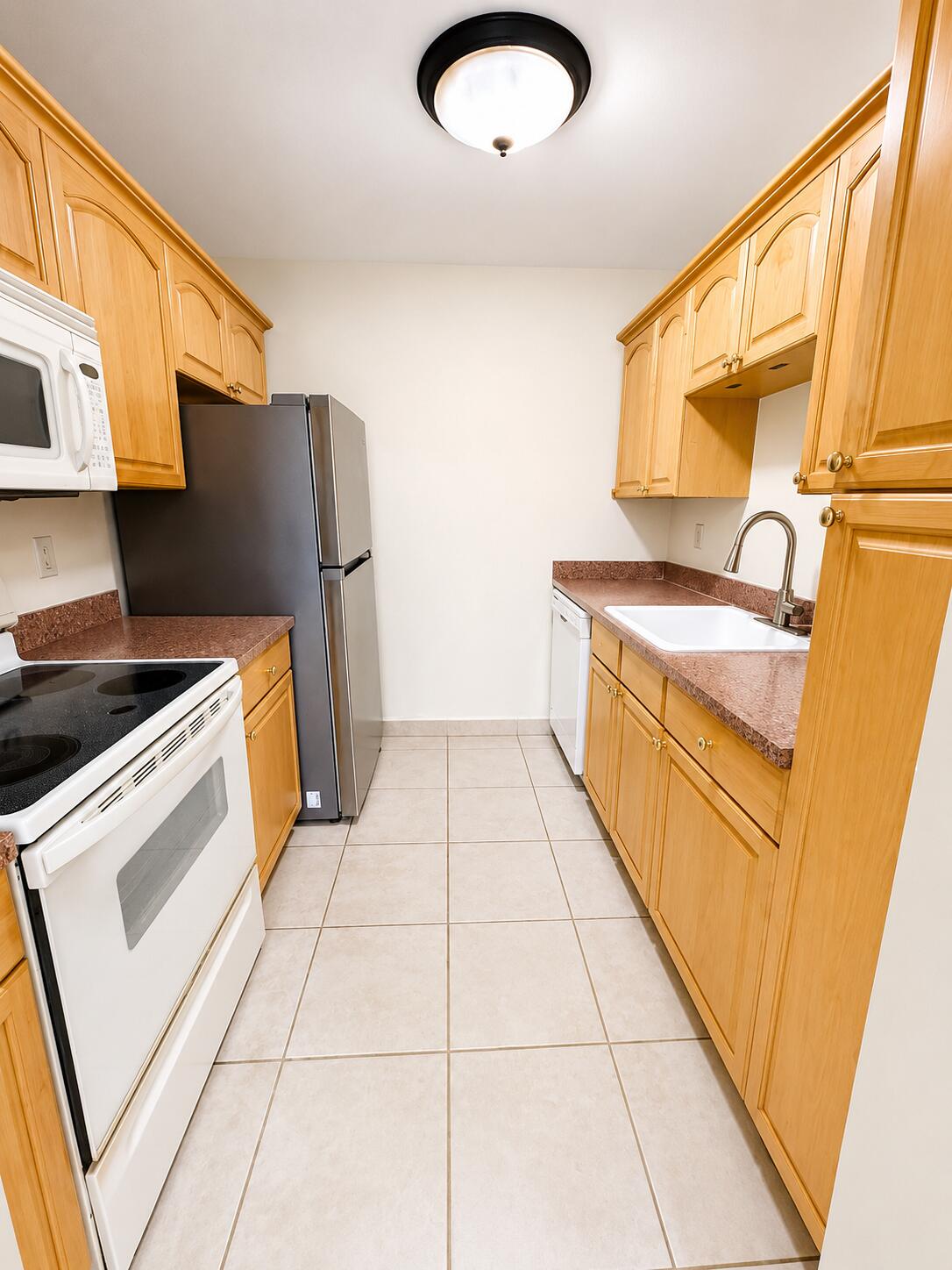 1918 Palmland Drive 2 Property Photo 4