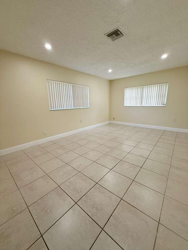 1918 Palmland Drive 2 Property Photo 5