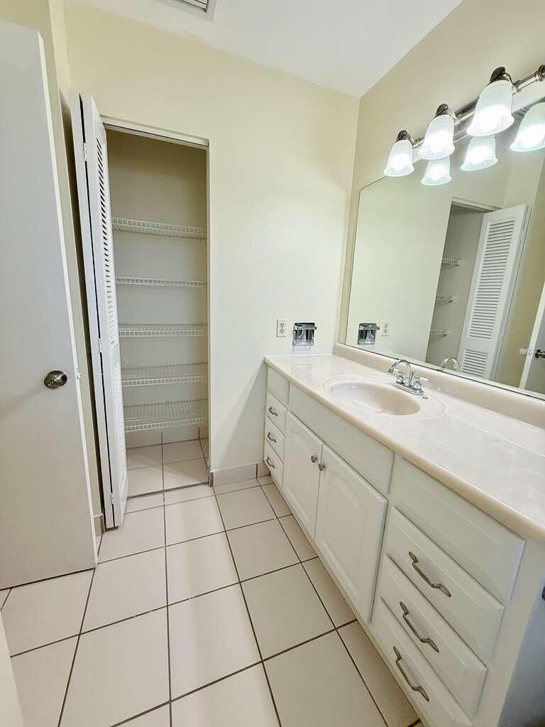 1918 Palmland Drive 2 Property Photo 7