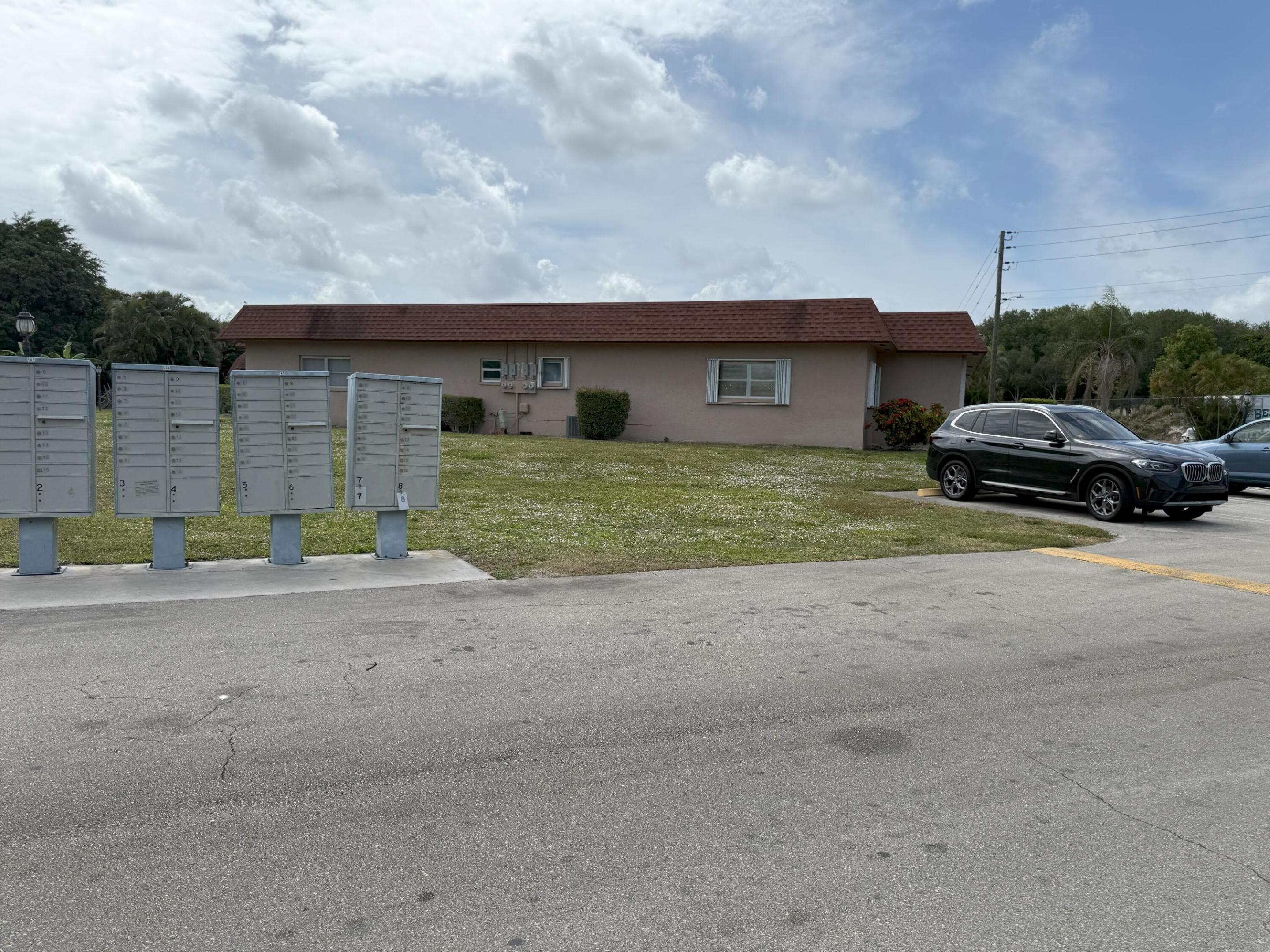 1918 Palmland Drive 2 Property Photo 14