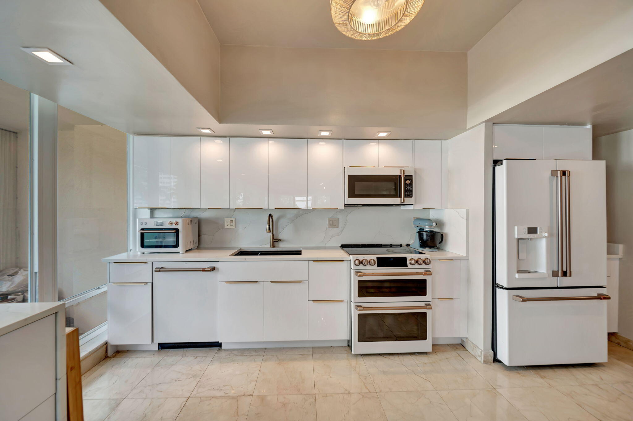 2100 S Ocean Lane 101-102 Property Photo 12